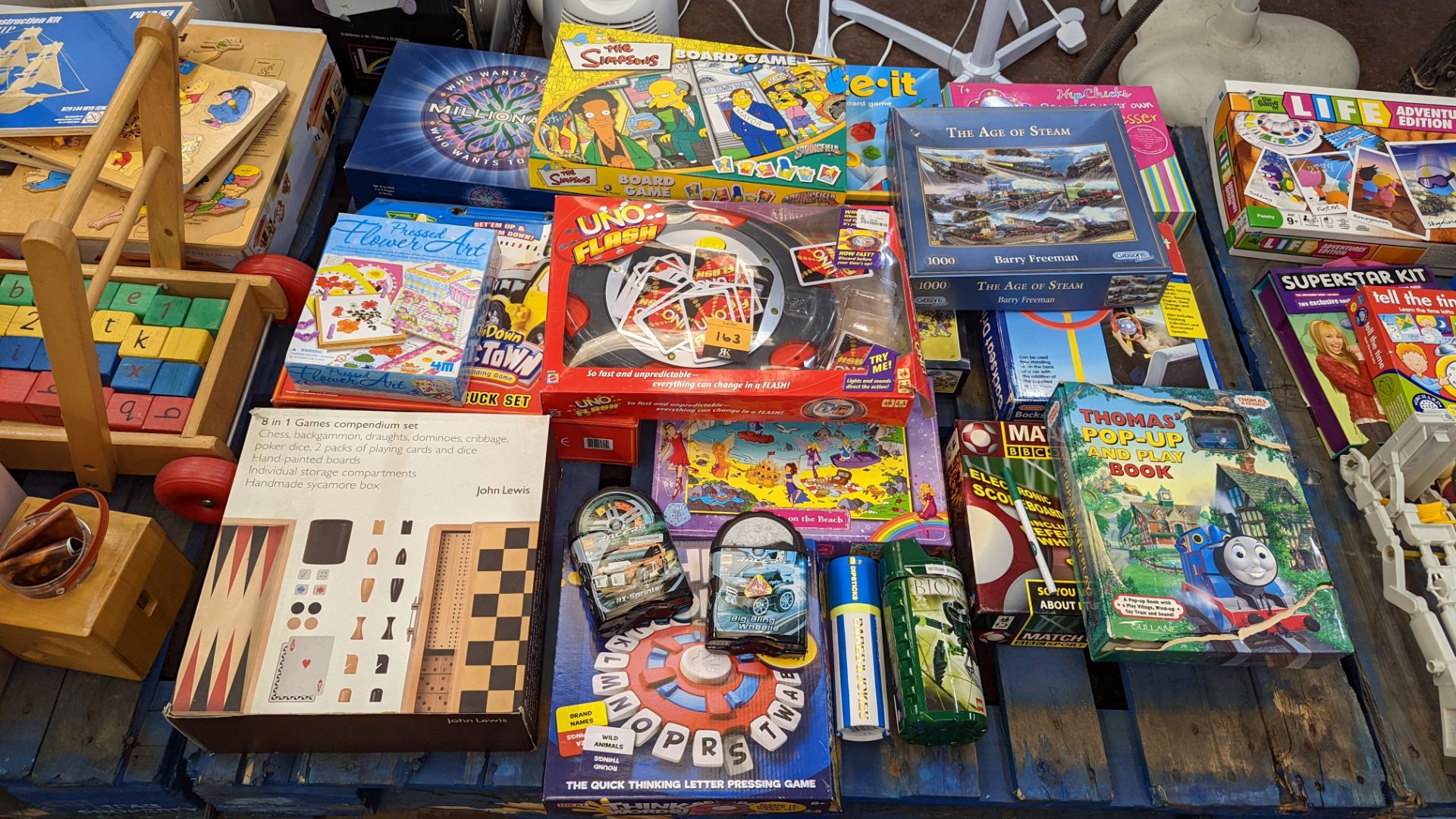 The contents of a pallet of children's & adults boardgames - Image 2 of 5