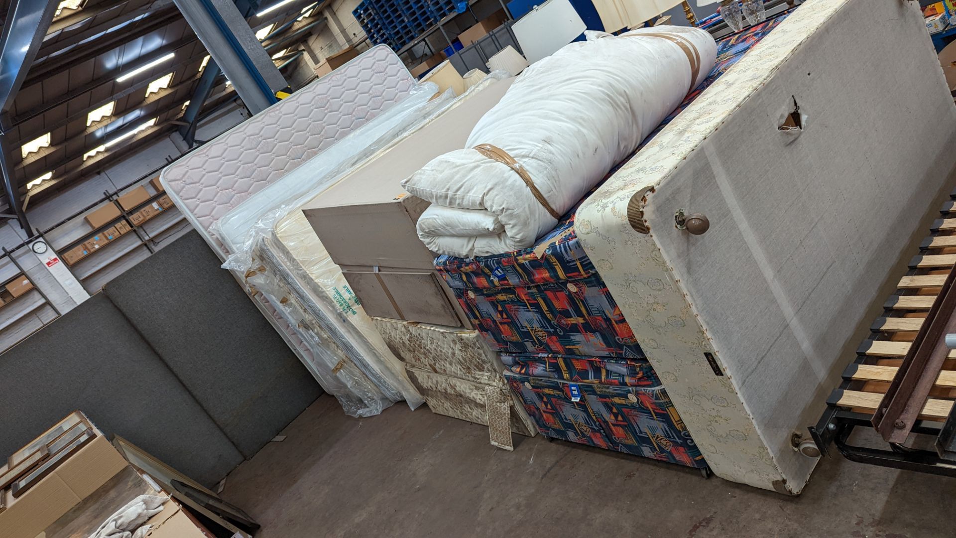 Quantity of mattresses & bed bases comprising 5 double & larger mattresses, 2 single mattresses, qua - Image 2 of 11