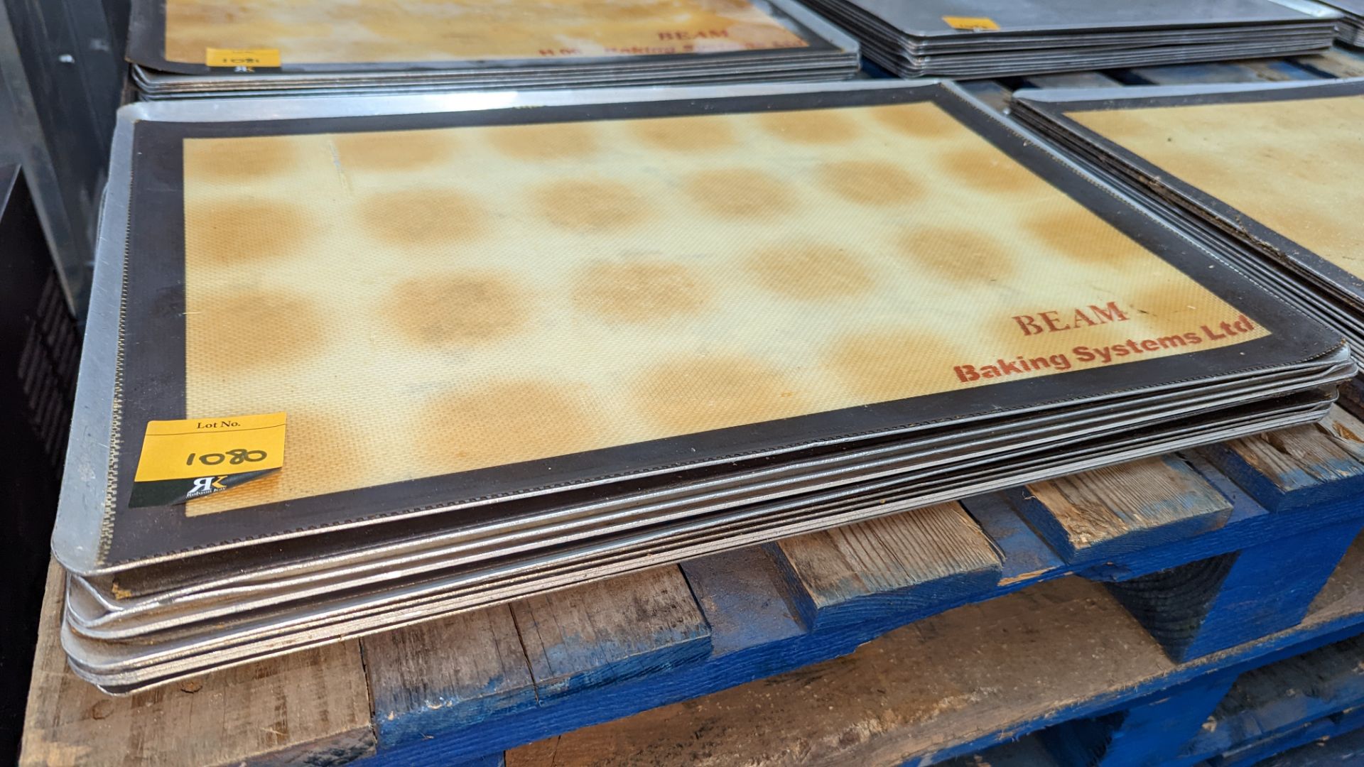 10 large rectangular baking sheets, each measuring approx. 600mm x 400mm, many of which include a Fi