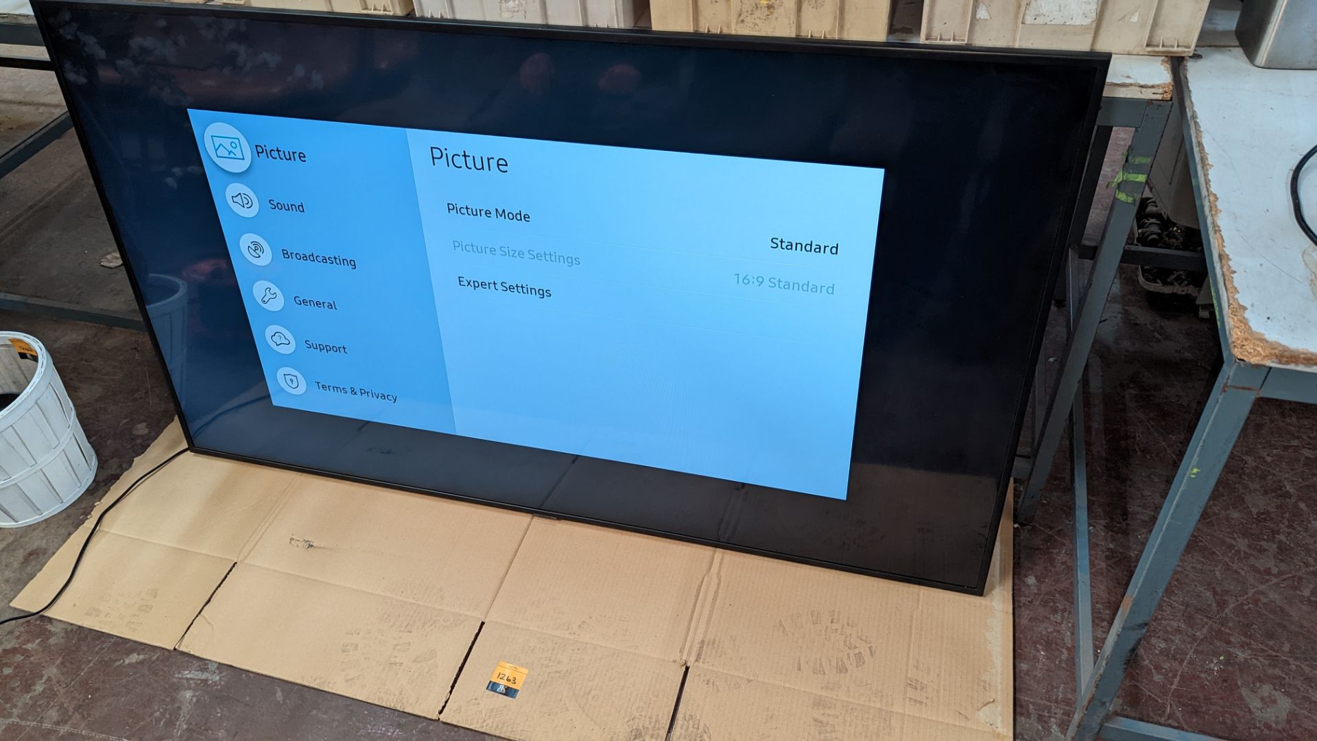 Samsung 65" TV model 65RU7020, including remote control NB. Wall mounting brackets do not ap - Image 3 of 6