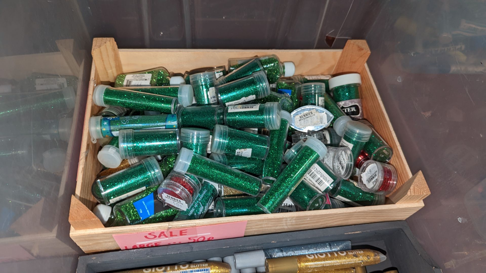 Contents of a crate comprising approx. 145 assorted tubes of glitter - crate excluded - Image 4 of 5