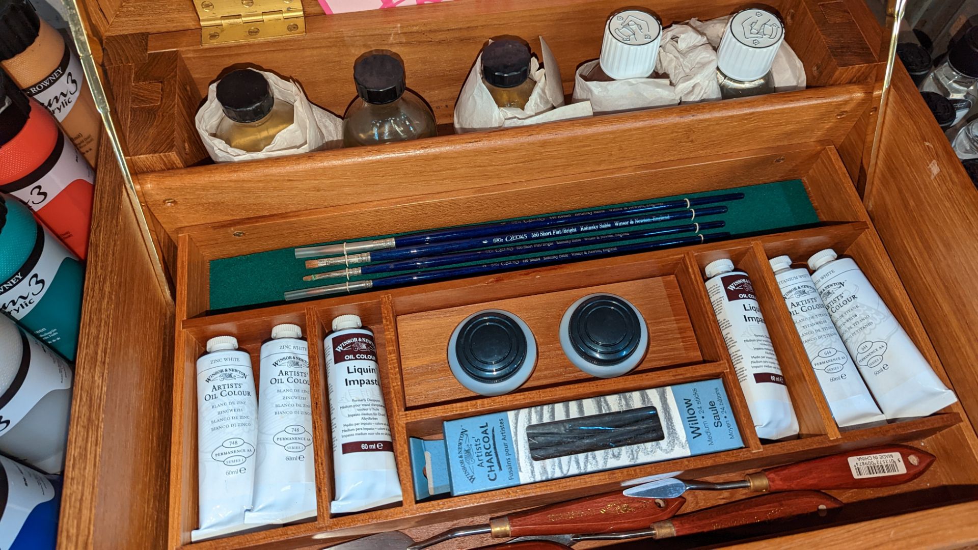 Winsor & Newton Cheltenham luxury wooden artist's oil box in solid mahogany with brass fittings, inc - Image 8 of 13