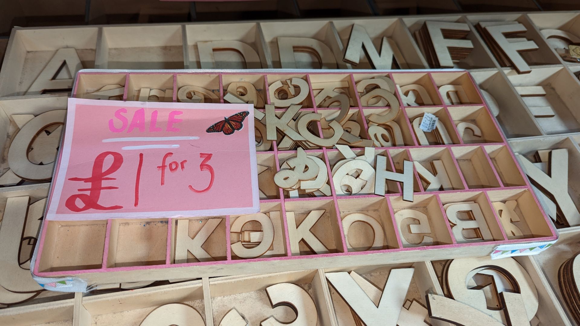 Large quantity of wooden letters & numbers in 3 different sizes - this lot comprises 2 boxes & their - Image 3 of 8