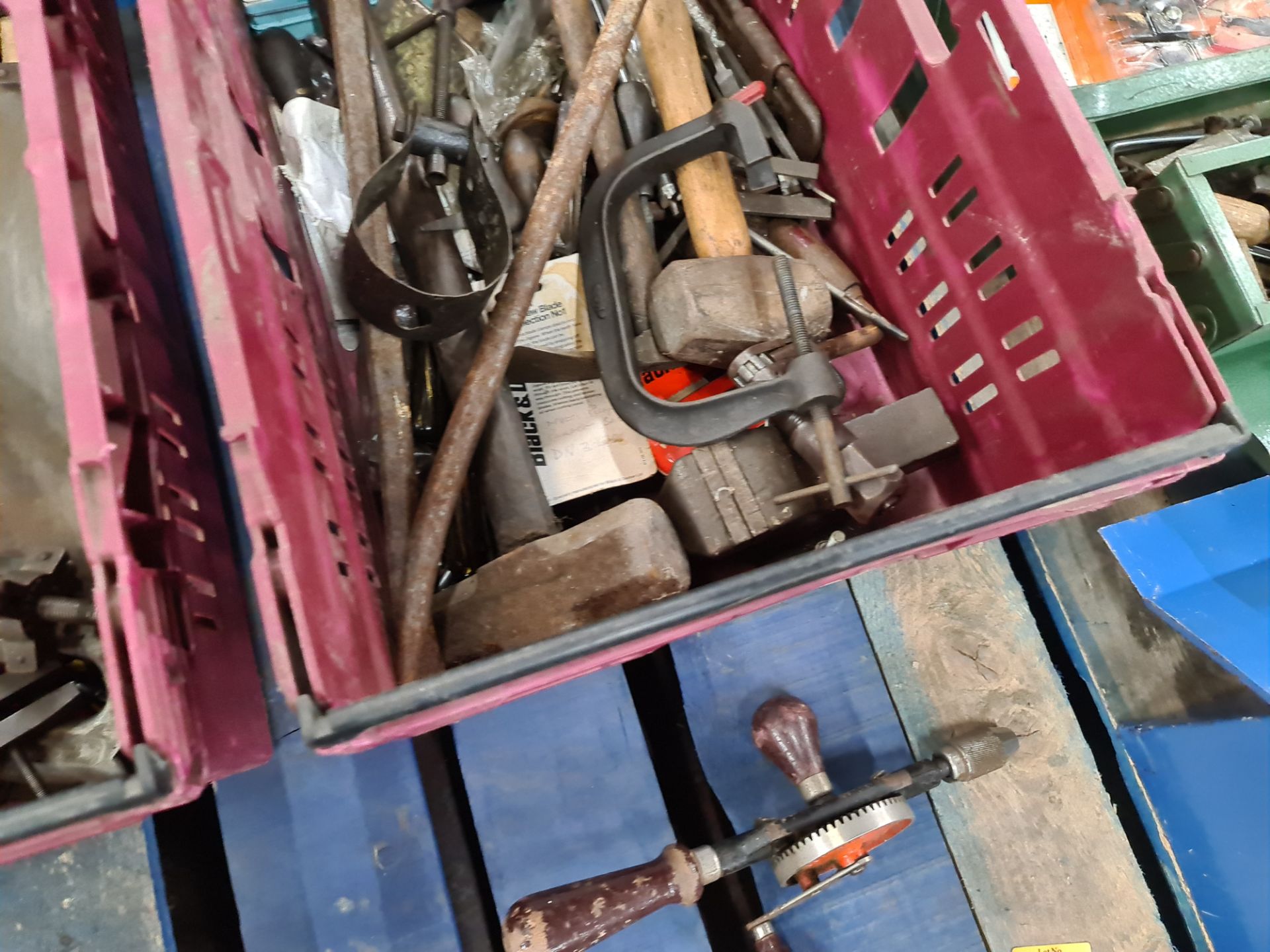 Contents of a pallet of assorted hand tools & more - please note the 2 plastic crates & the pallet i - Image 4 of 10