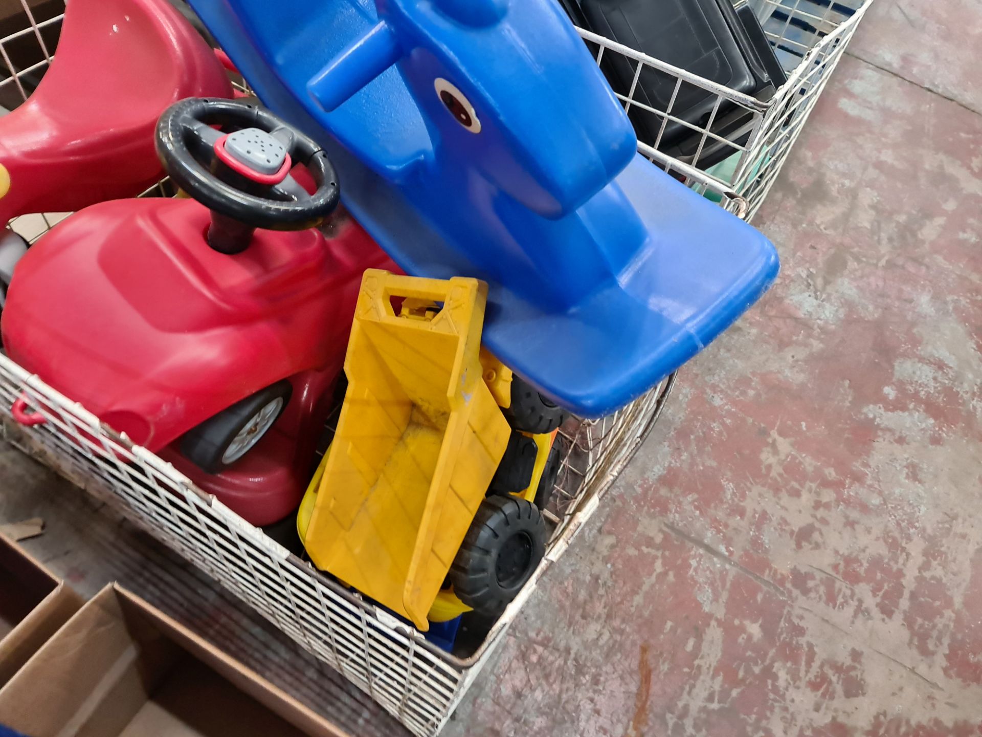 Contents of 2 cages of children's ride-on toys & similar - Image 8 of 8