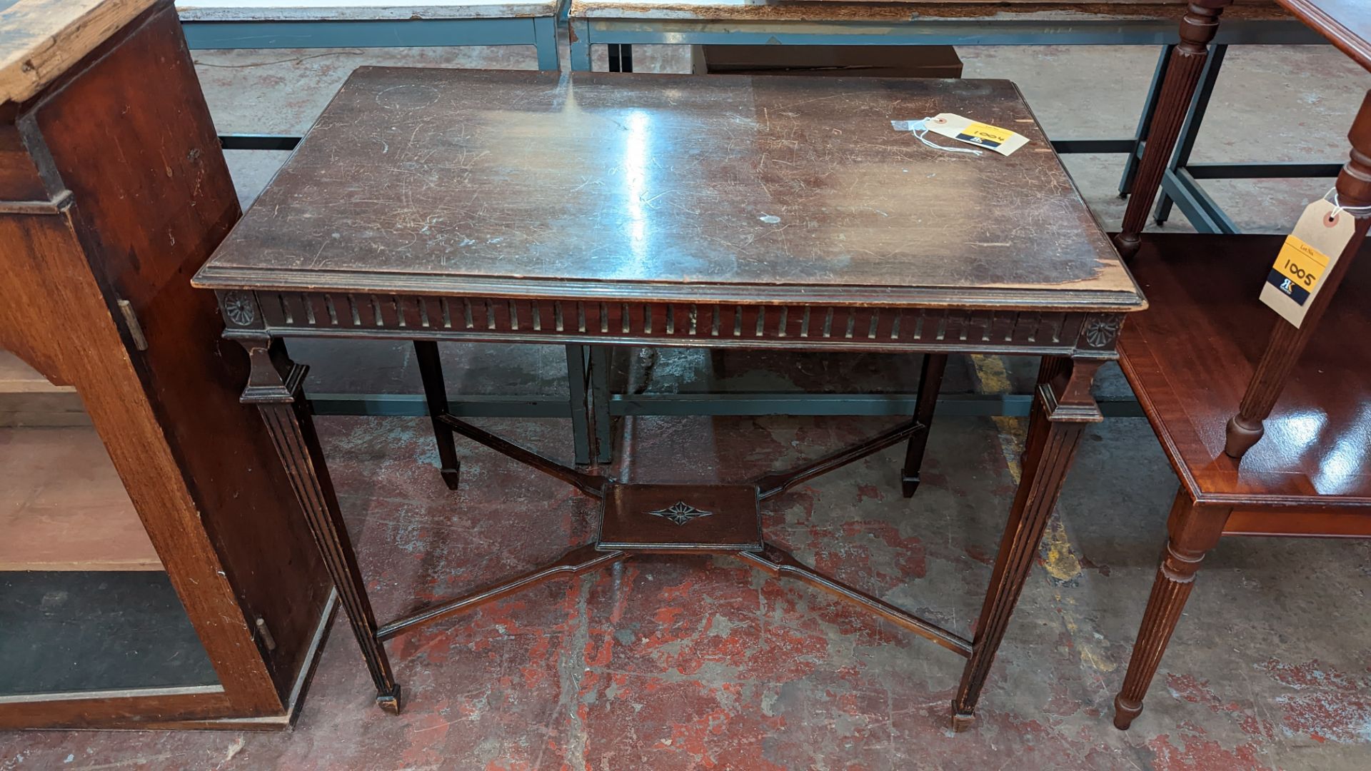 Mahogany occasional table - approx. 840mm x 510mm x 720mm