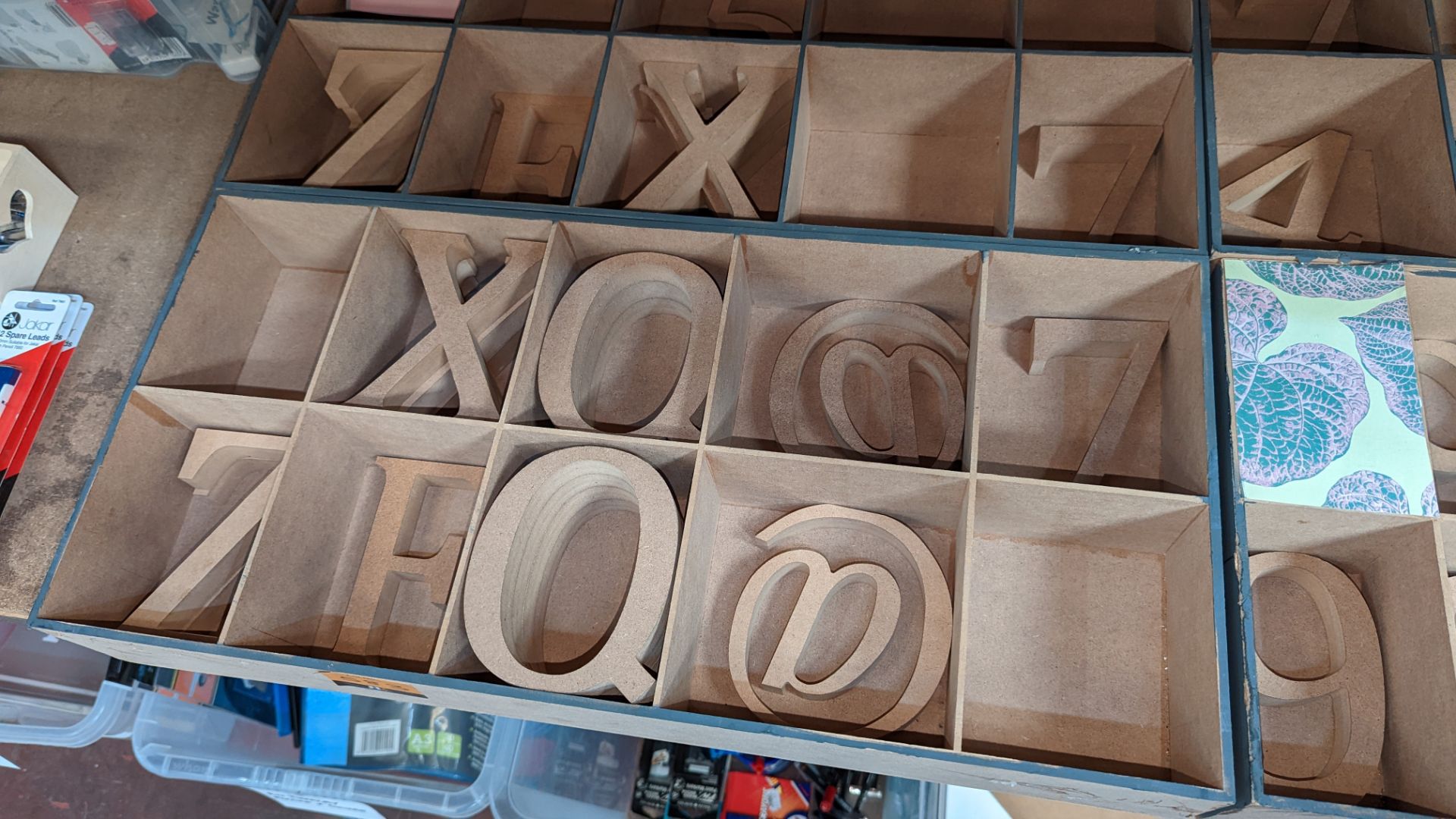 Large quantity of wooden letters & numbers in 3 different sizes - this lot comprises 2 boxes & their - Image 7 of 8