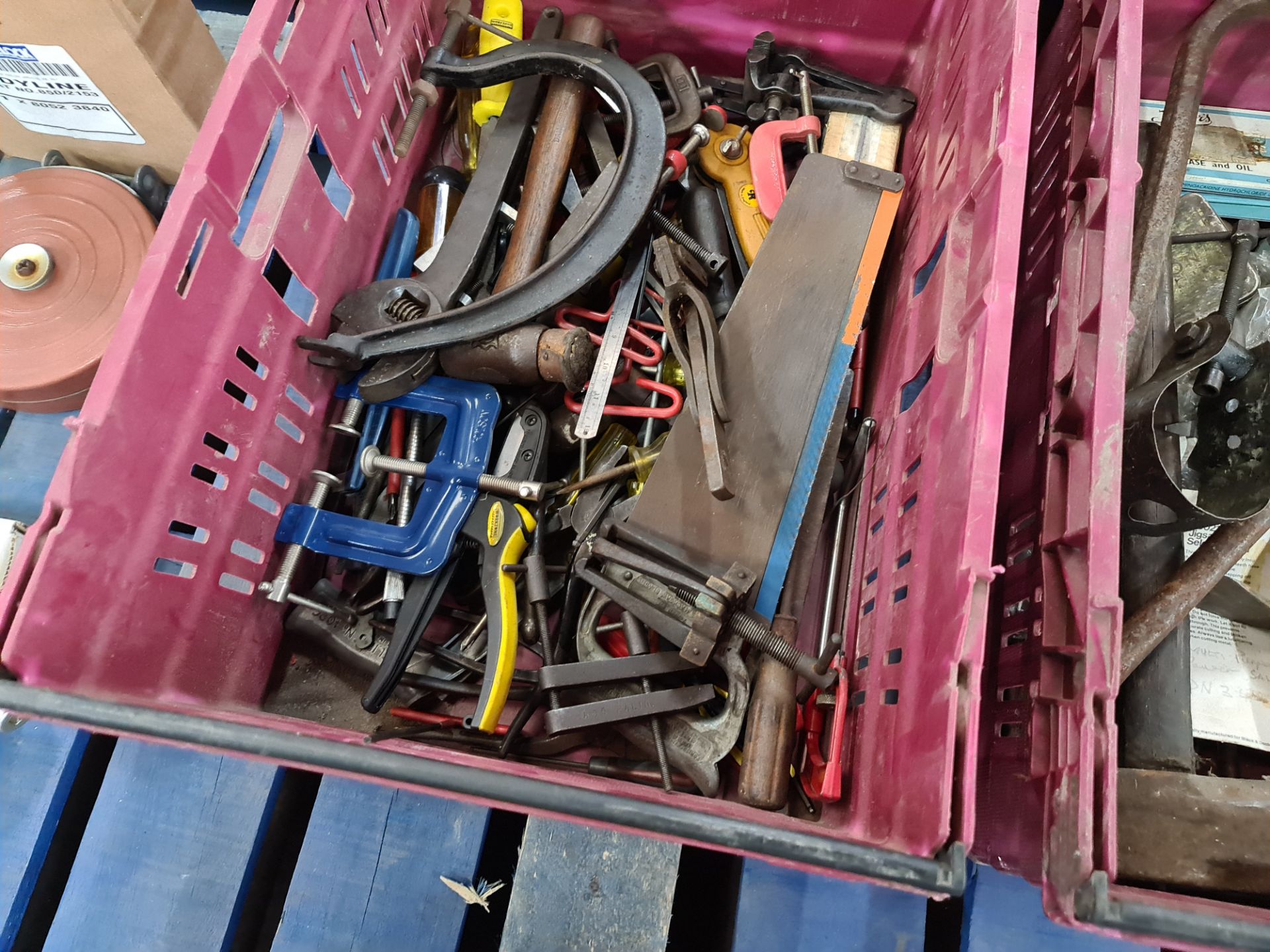 Contents of a pallet of assorted hand tools & more - please note the 2 plastic crates & the pallet i - Image 6 of 10