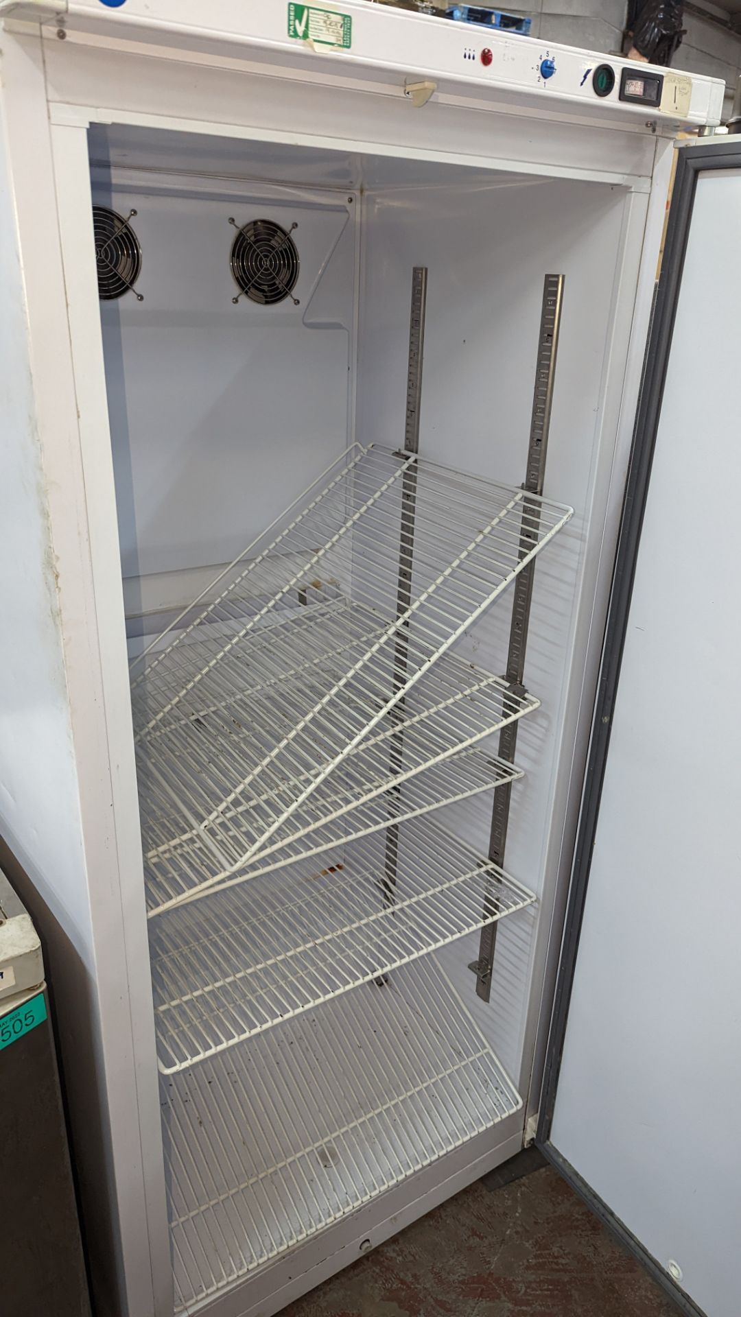 Iarp large white wide commercial fridge - Image 3 of 4