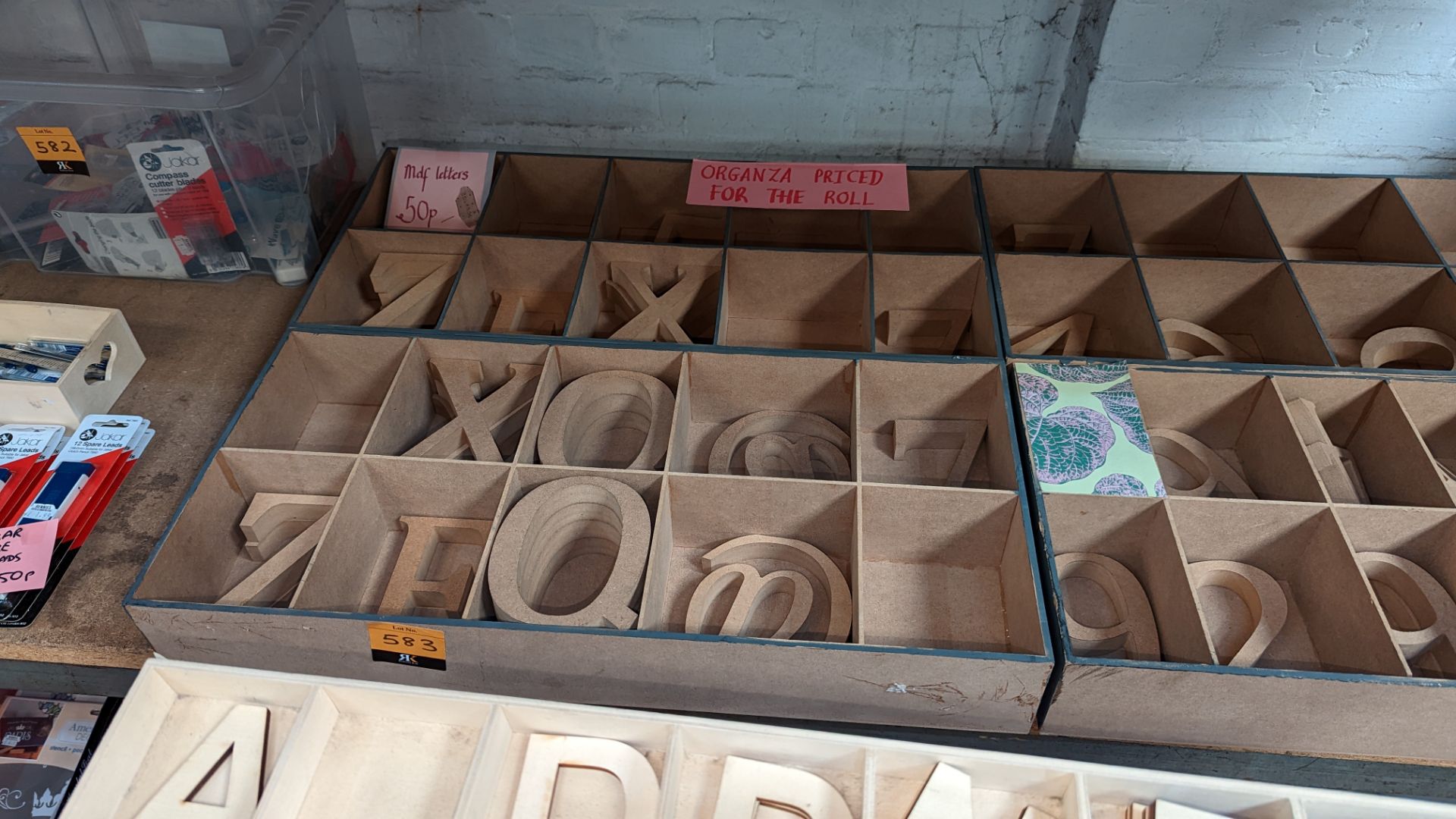 Large quantity of wooden letters & numbers in 3 different sizes - this lot comprises 2 boxes & their - Image 5 of 8