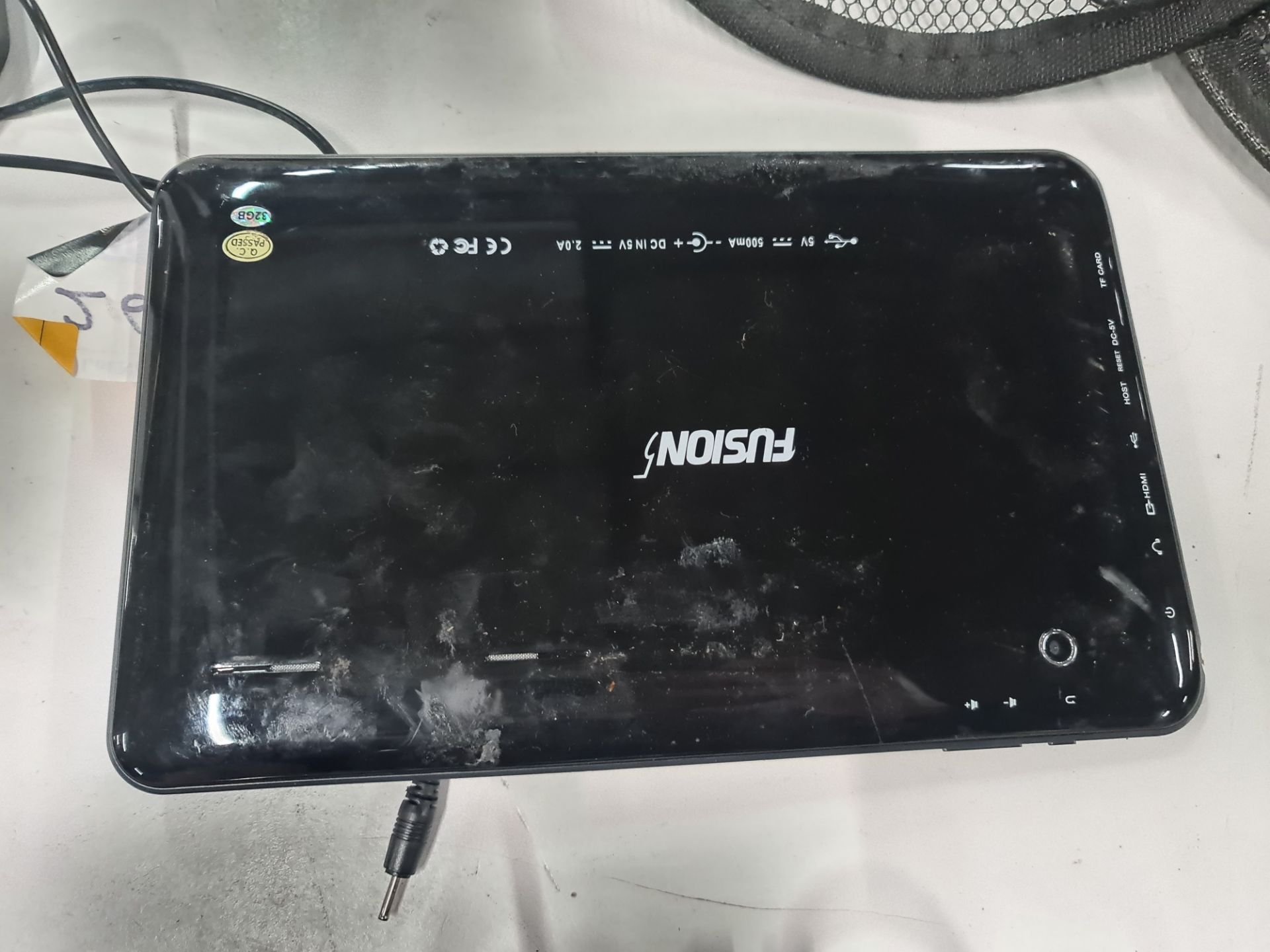 Fusion tablet with charger - Image 3 of 5