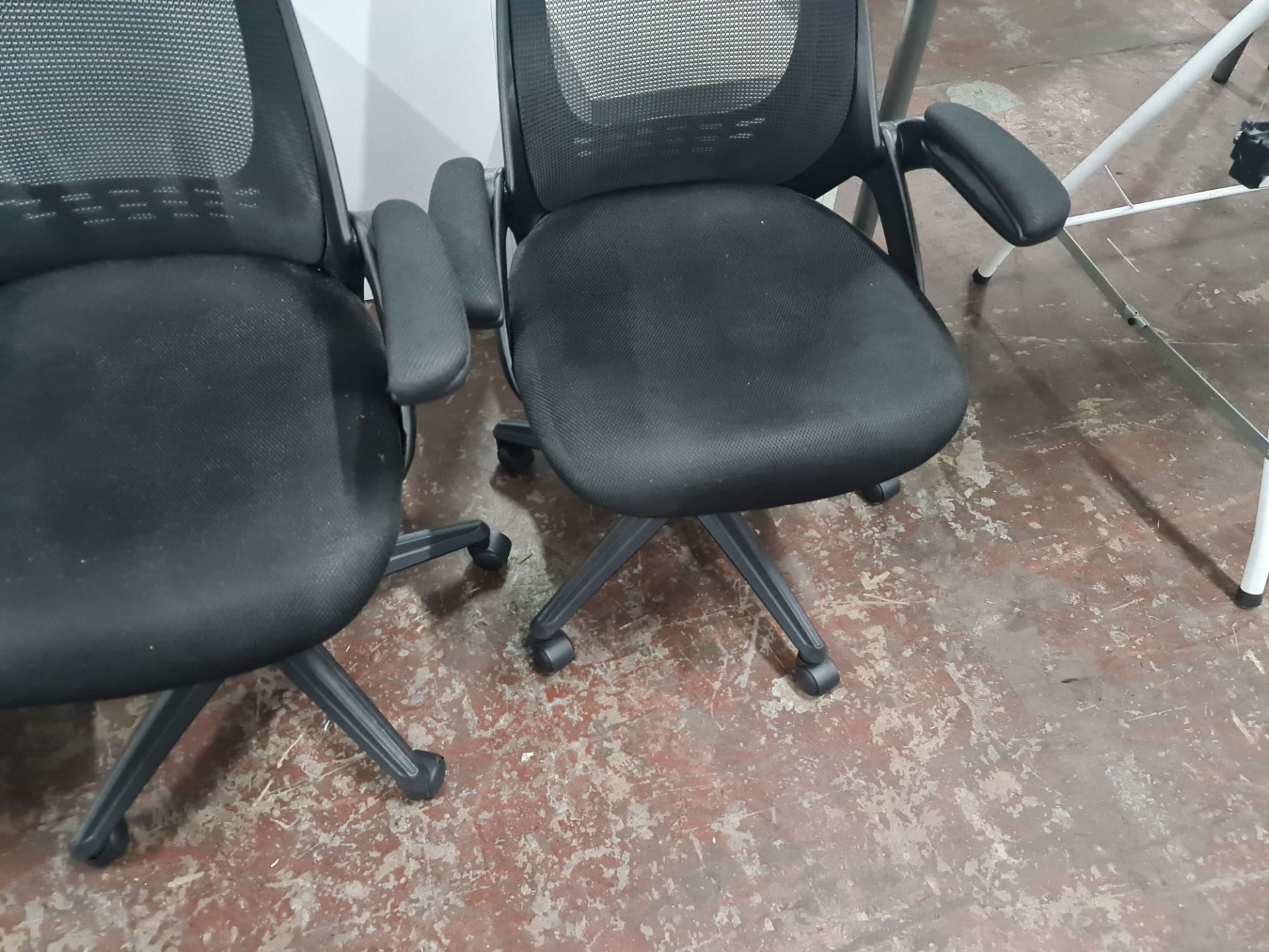 Pair of matching modern high mesh back operator chairs - Image 3 of 6