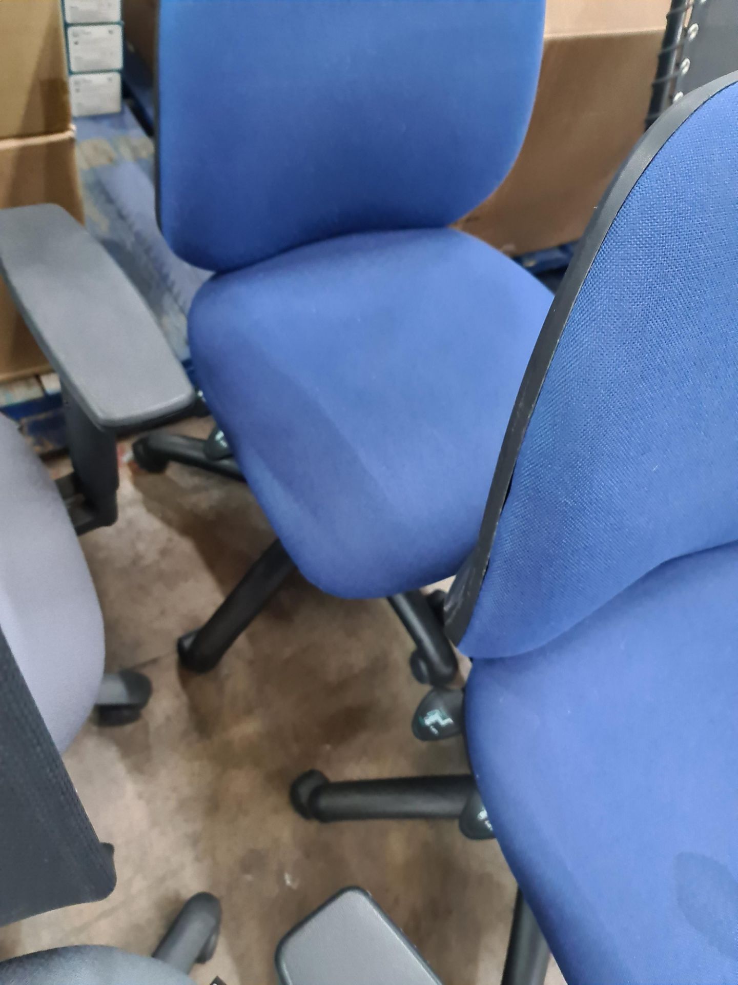 2 off blue operator chairs. - Image 3 of 4