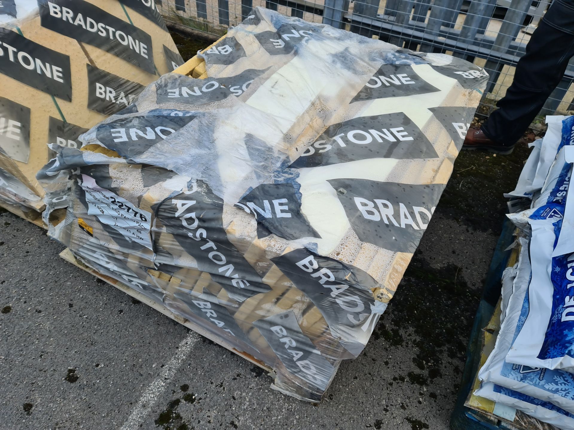 Bradstone Ashbourne Eco Patio pack of tiles measuring 9.72 square metres in total. This lot include - Image 2 of 3