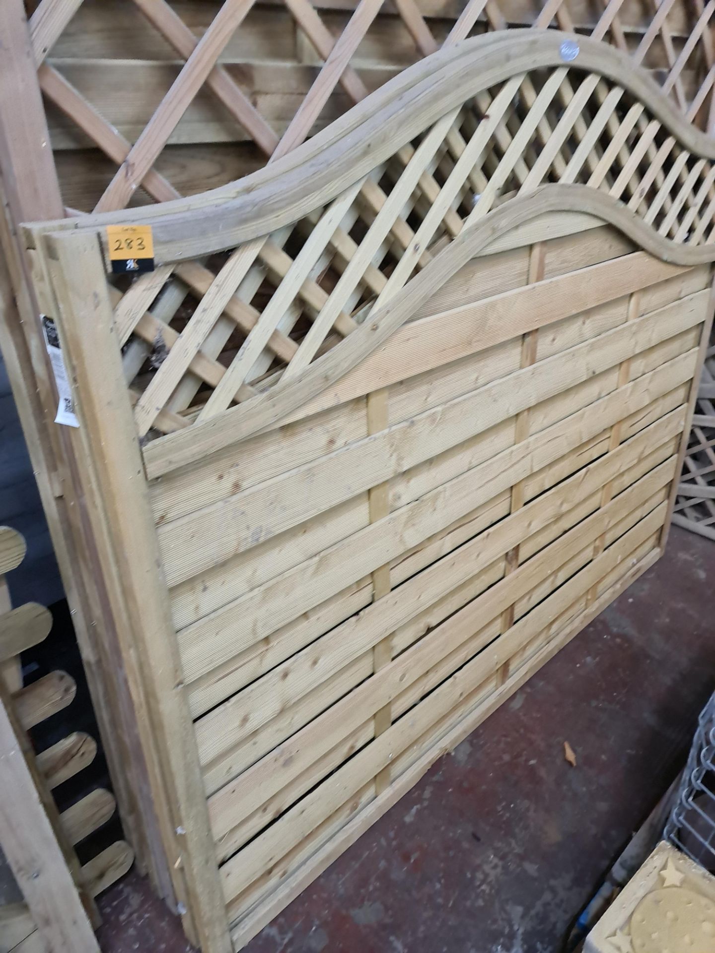 5 assorted wooden fence panels - Image 2 of 4