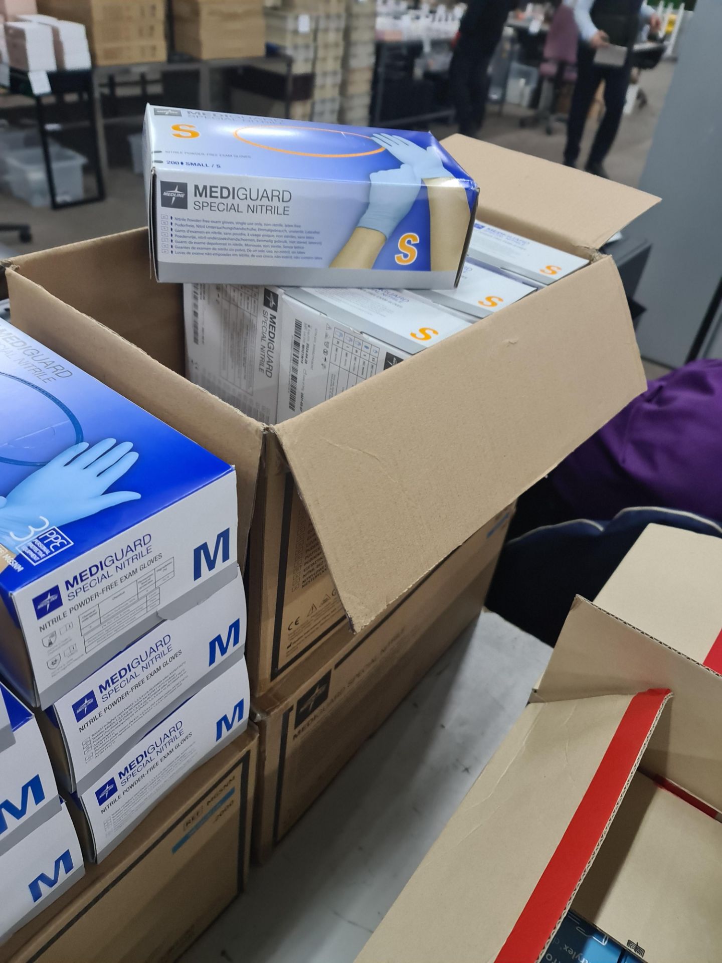 38 boxes of medline mediguard special nitrile powder free exam gloves. This lot comprises 27 boxes - Image 5 of 5