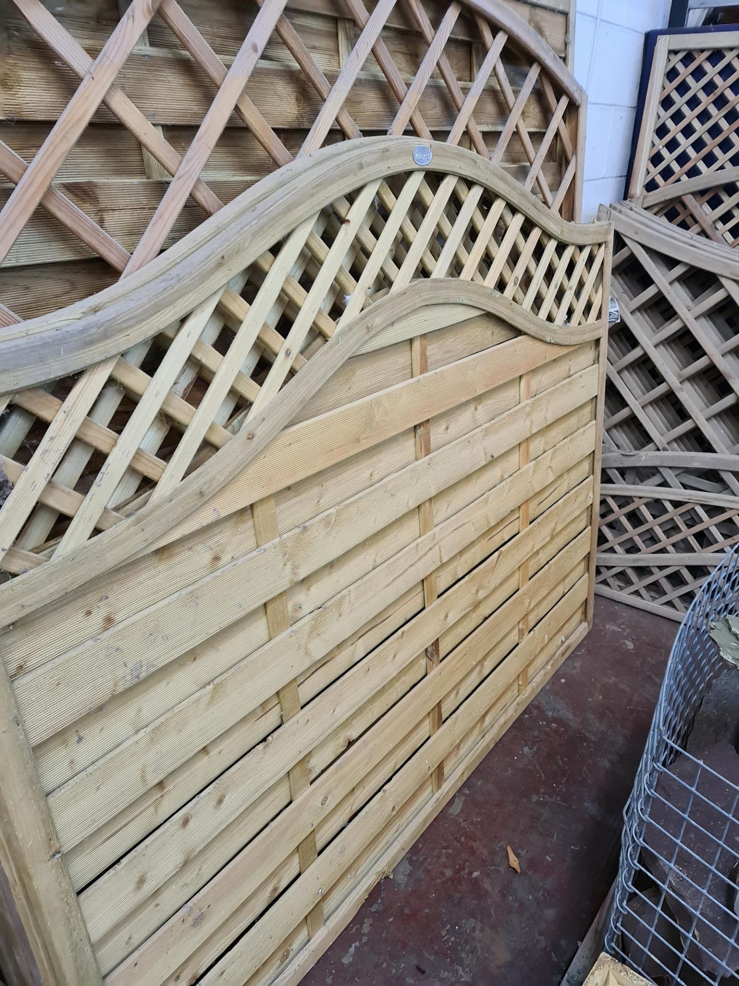 5 assorted wooden fence panels - Image 3 of 4