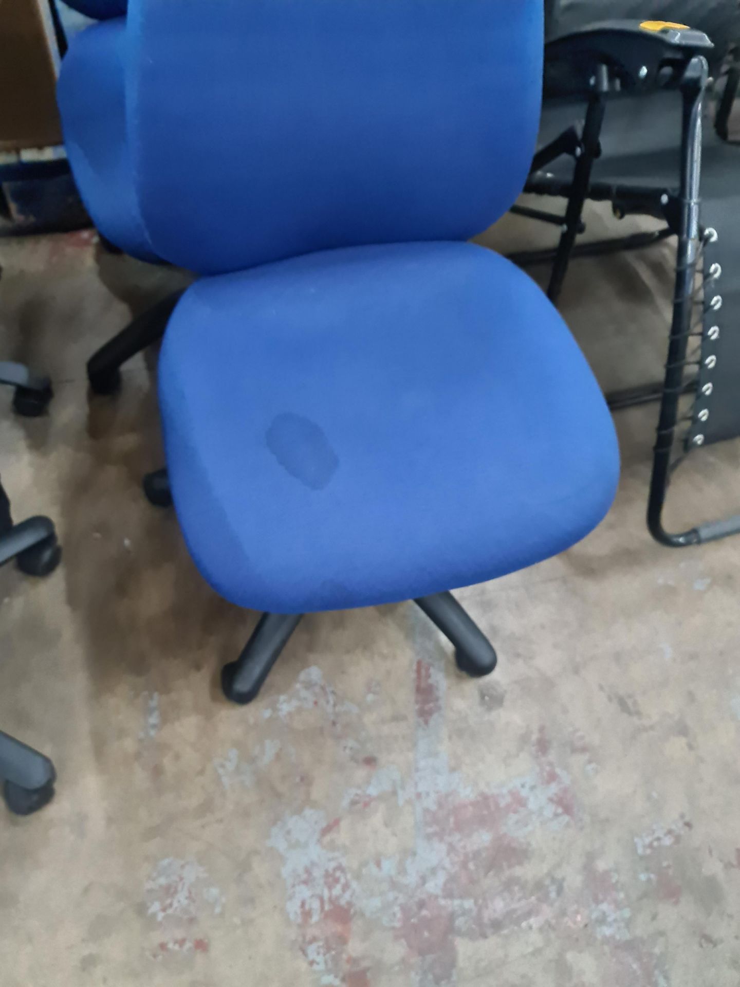 2 off blue operator chairs. - Image 2 of 4