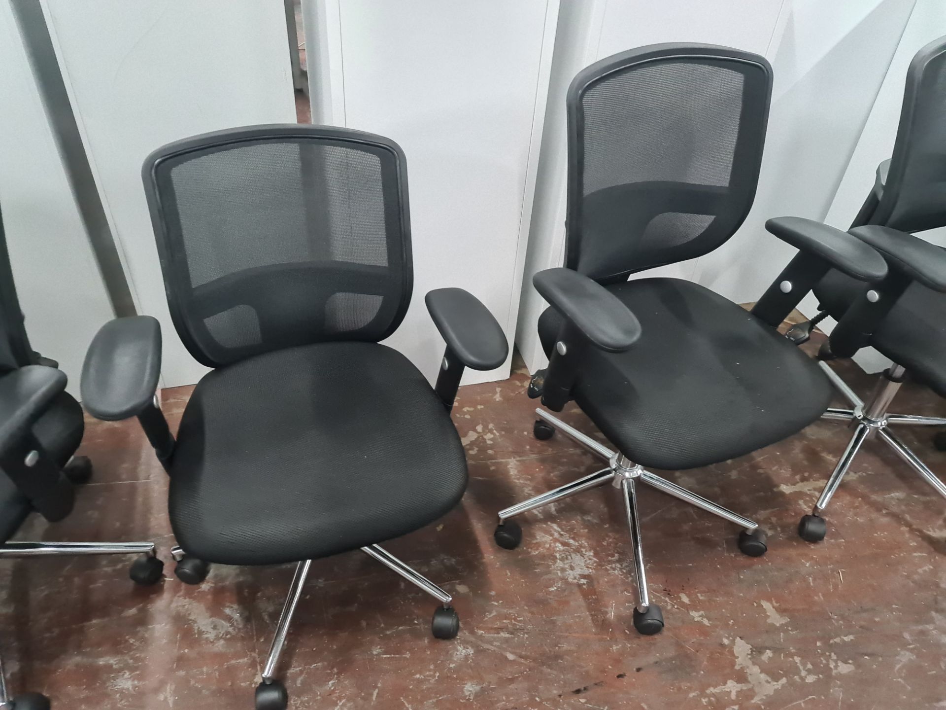 6 off matching modern high mesh back operator chairs in black on chrome bases - Image 3 of 4