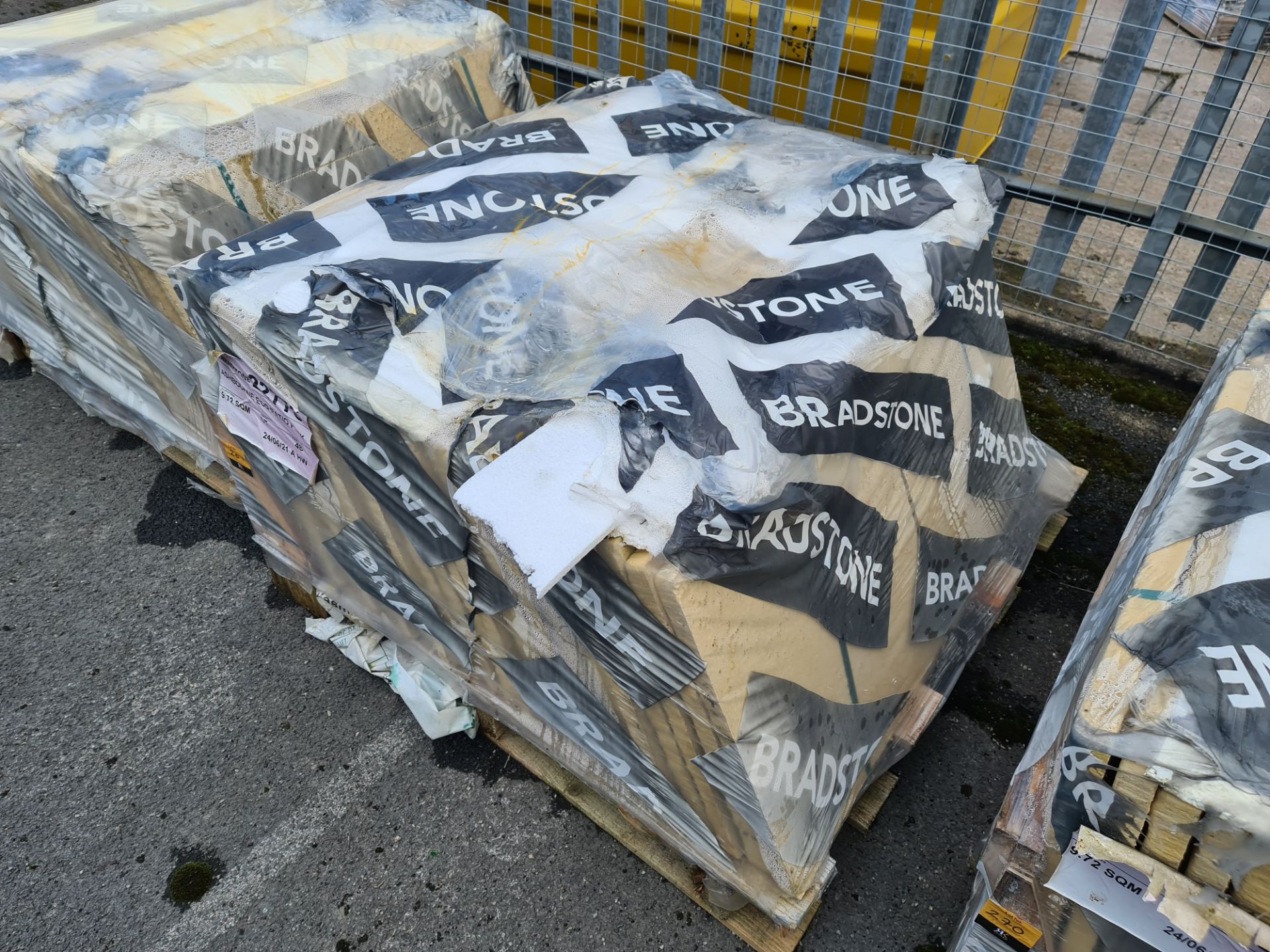 Bradstone Ashbourne Eco Patio pack of tiles measuring 9.72 square metres in total. This lot include - Image 2 of 3