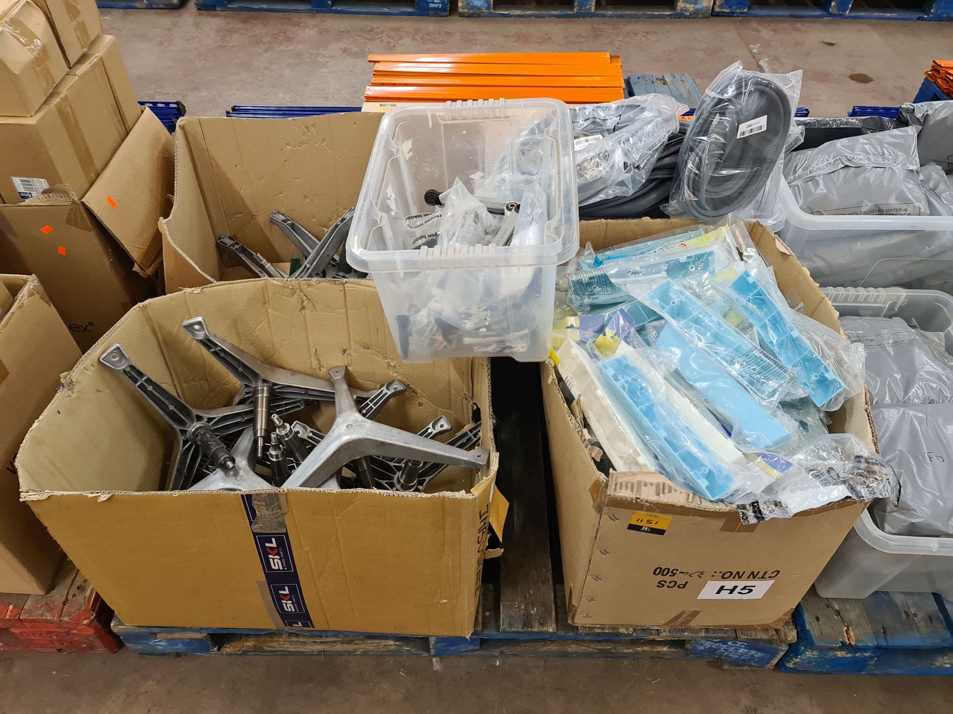 The contents of a pallet of washing machine parts/components/spares. This lot comprises the content