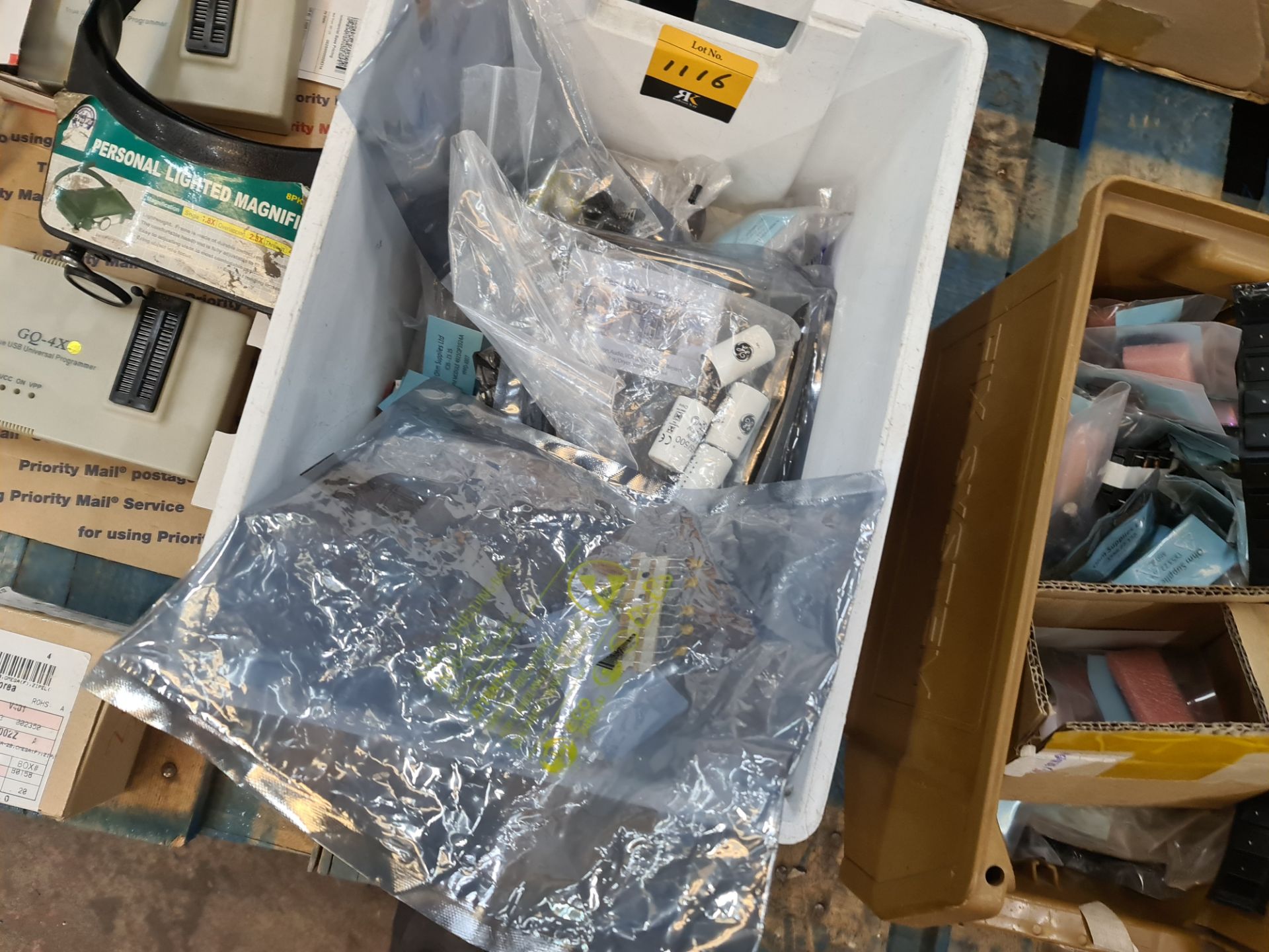 The contents of a pallet of assorted components, parts and spares - Image 2 of 11