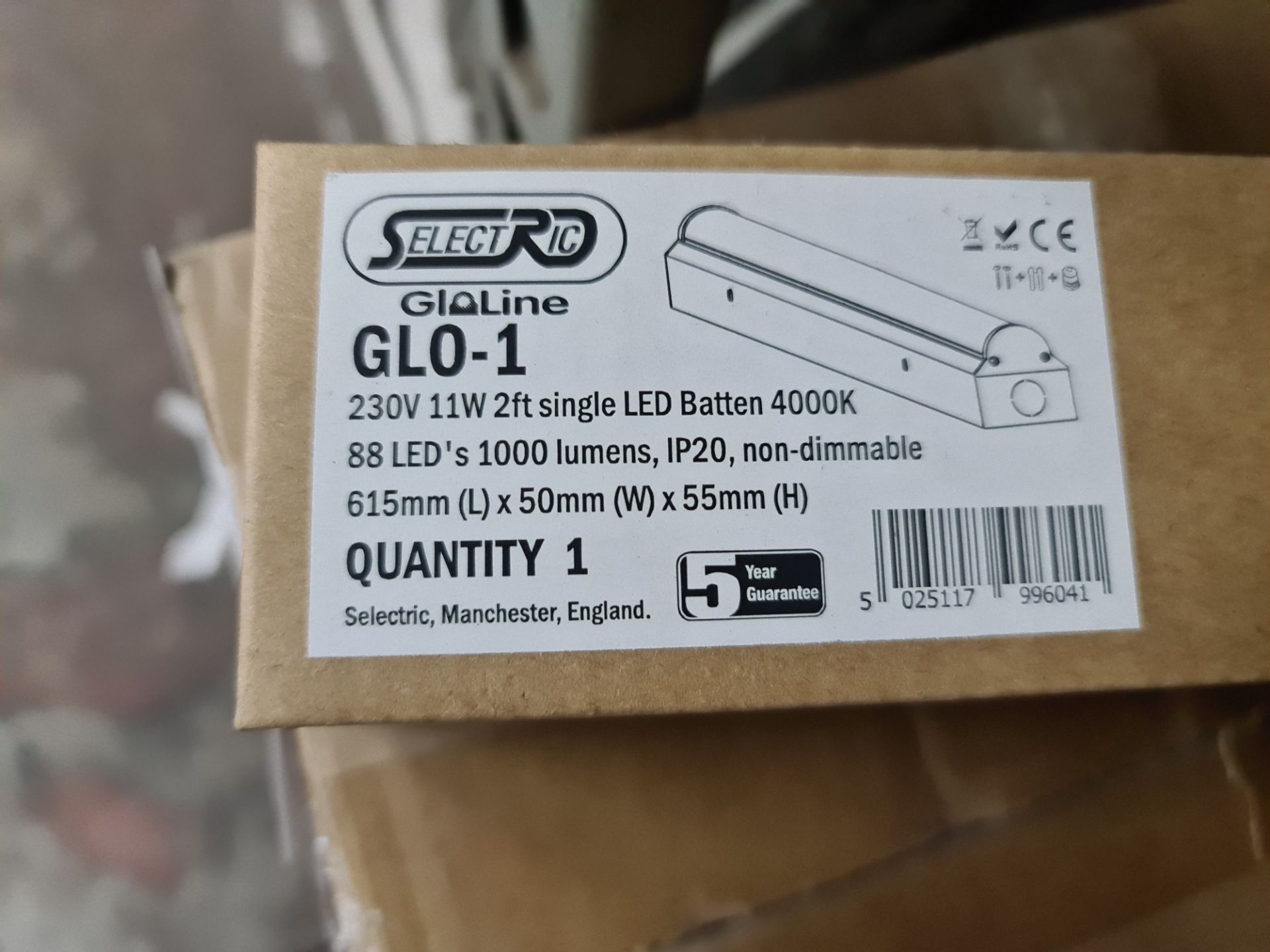 32 off Selectric Gloline model Glo-1 230v 11w 2ft single LED 4000k batten lights, IP20