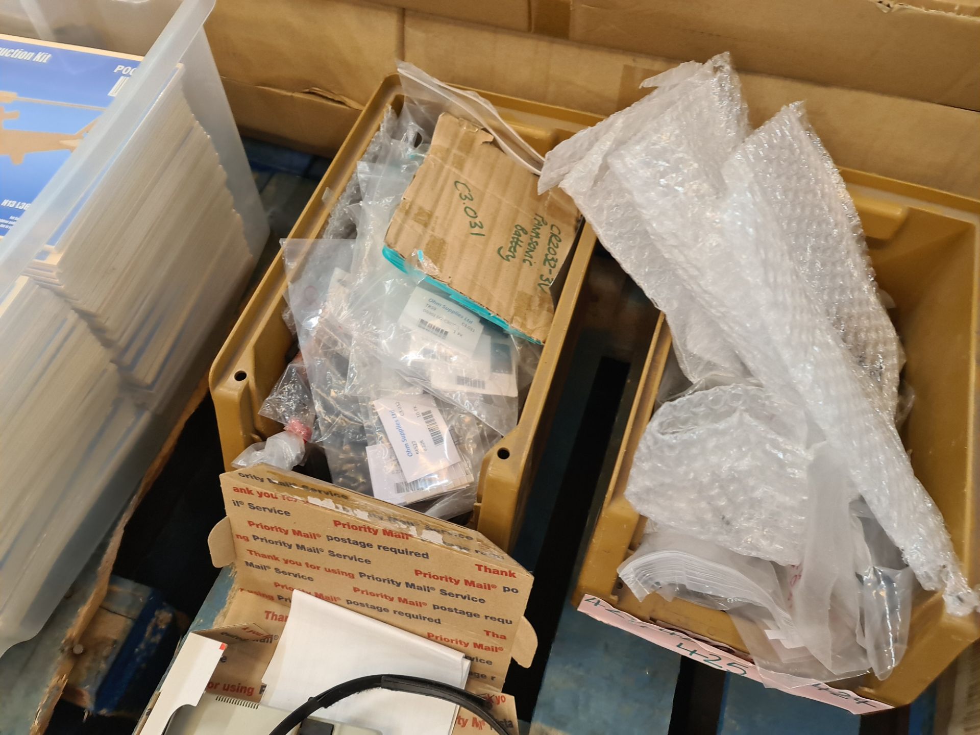 The contents of a pallet of assorted components, parts and spares - Image 11 of 11