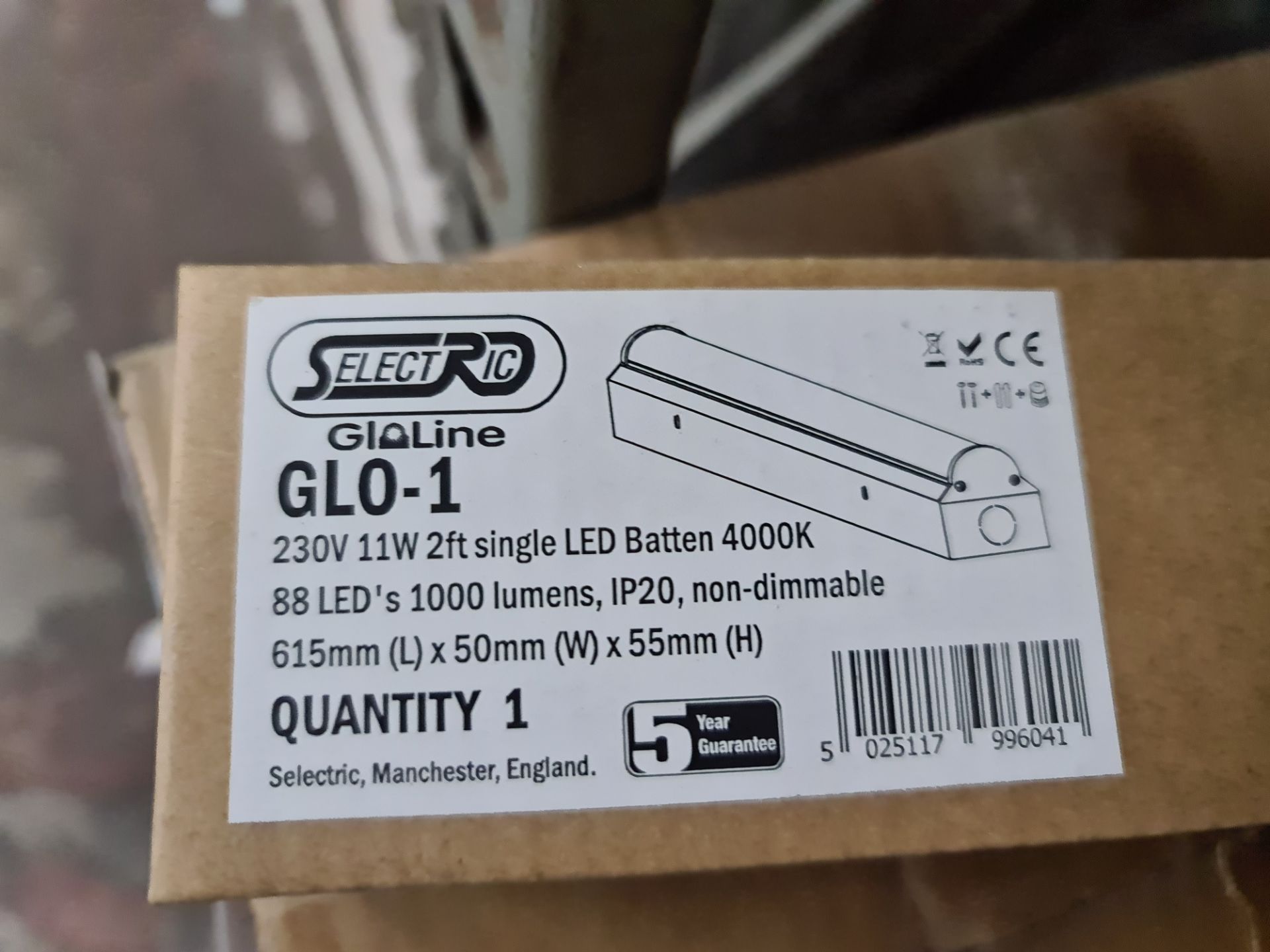 32 off Selectric Gloline model Glo-1 230v 11w 2ft single LED 4000k batten lights, IP20
