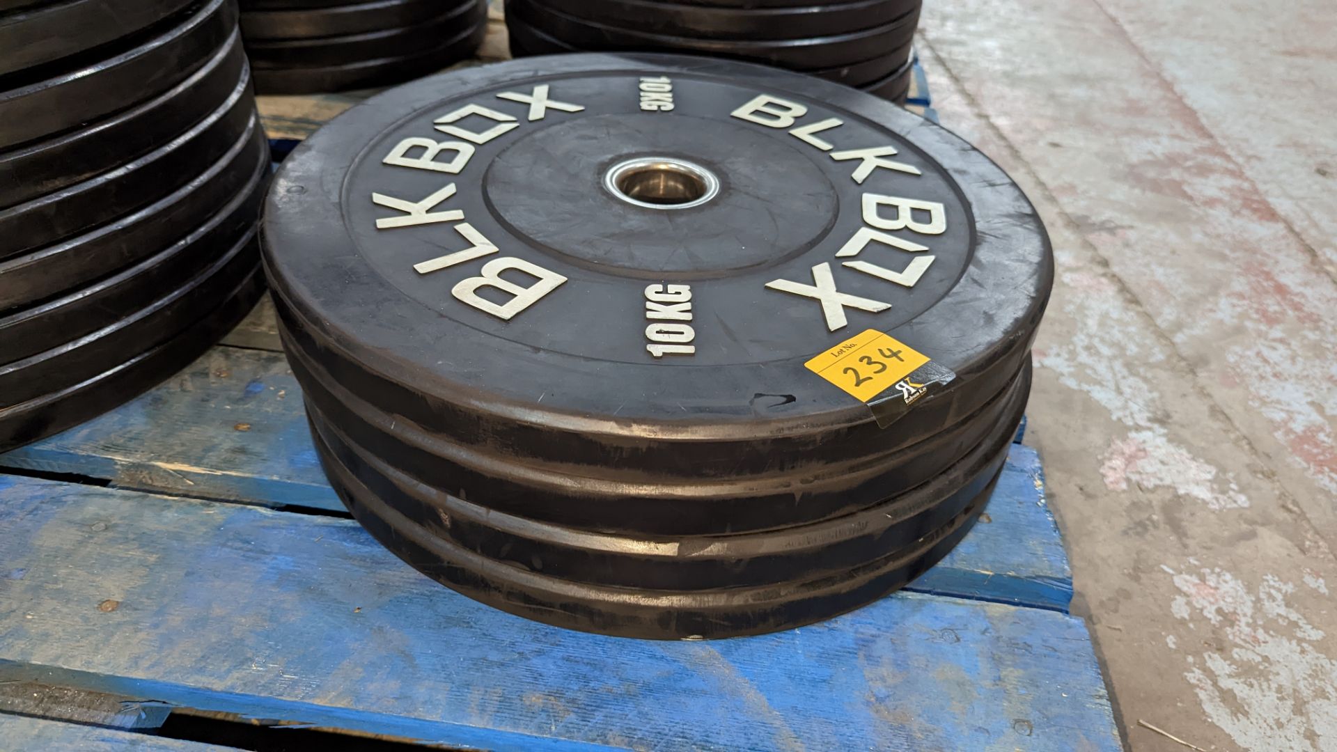 4 off BLKBOX 10kg rubberised Olympic plates - Image 3 of 3