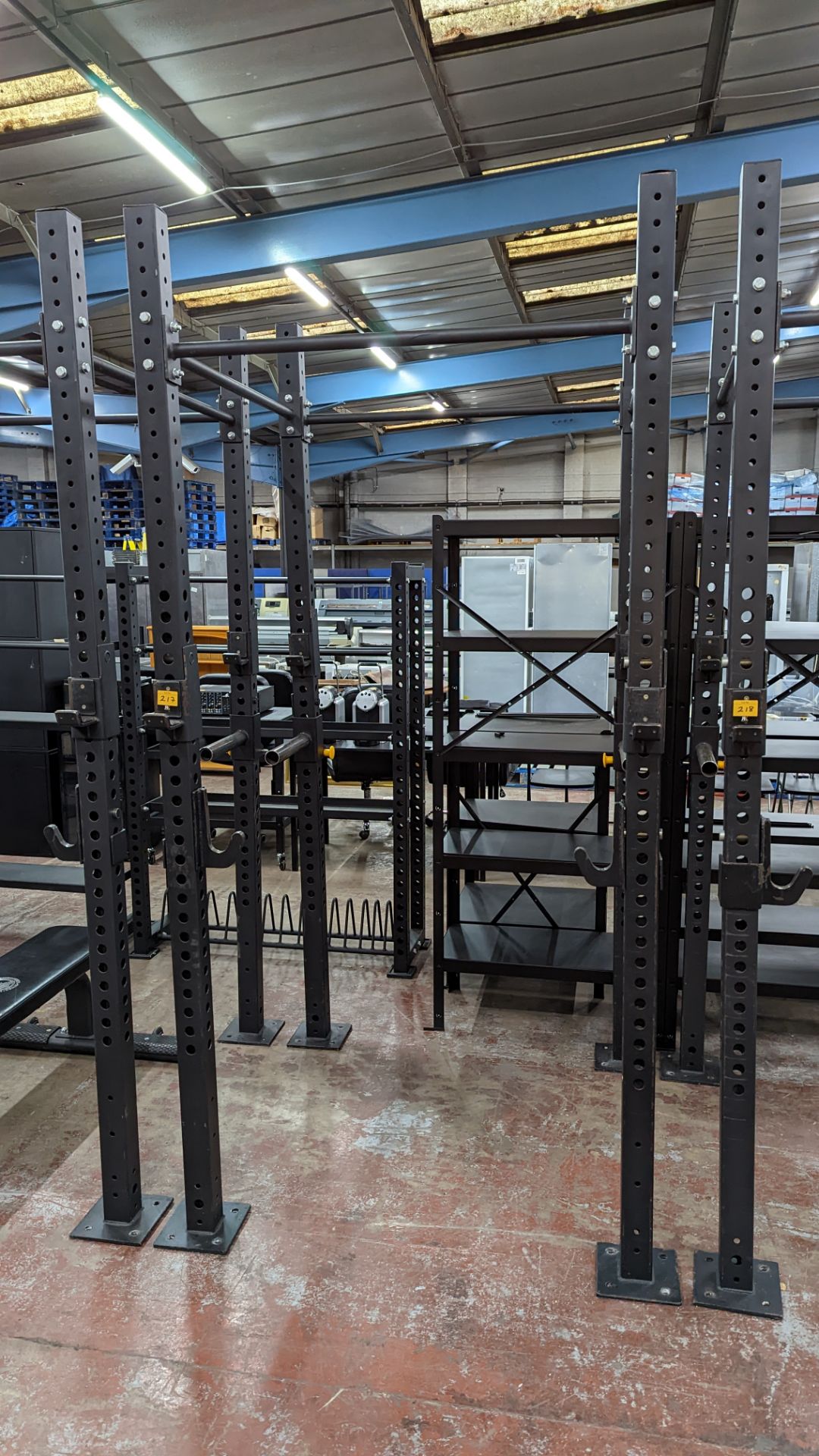 Power Rack comprising four vertical supports (each approximately 250 cms tall), four horizontal rods - Image 2 of 7