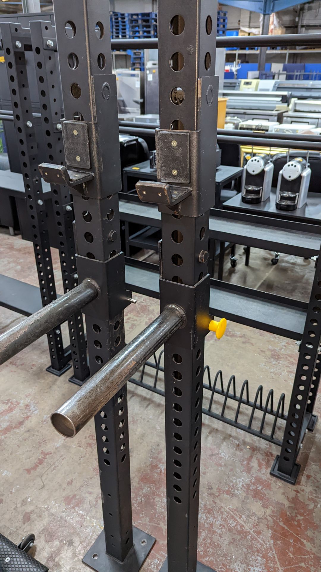 Power Rack comprising four vertical supports (each approximately 250 cms tall), four horizontal rods - Image 7 of 7