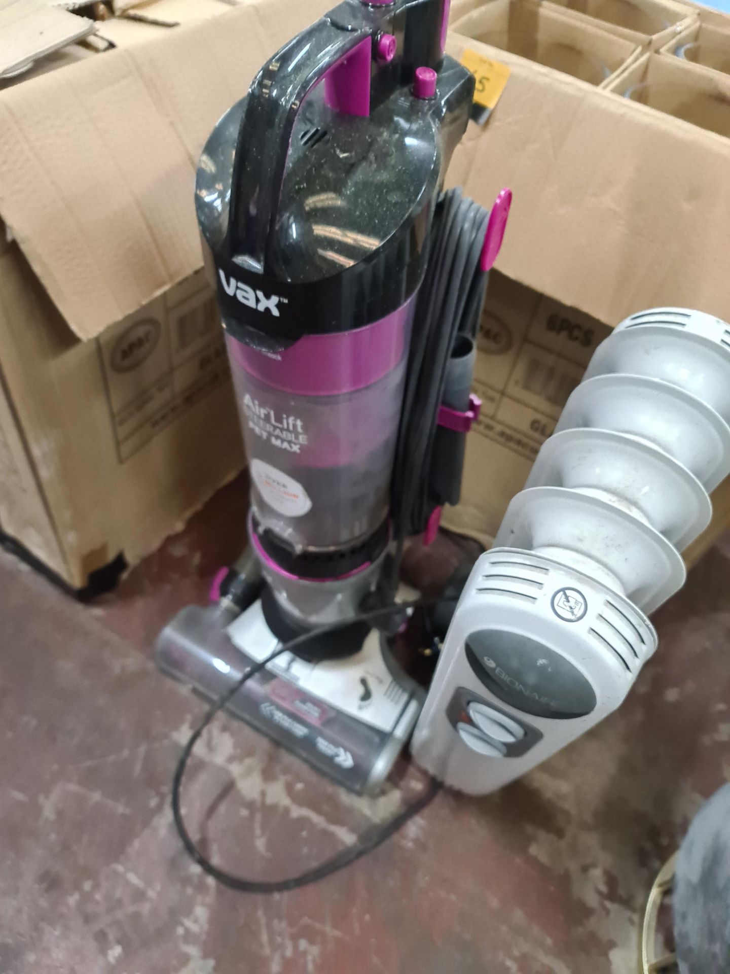 VAX Air Lift Steerable Pet Max vacuum cleaner plus small oil filled radiator - Image 2 of 4