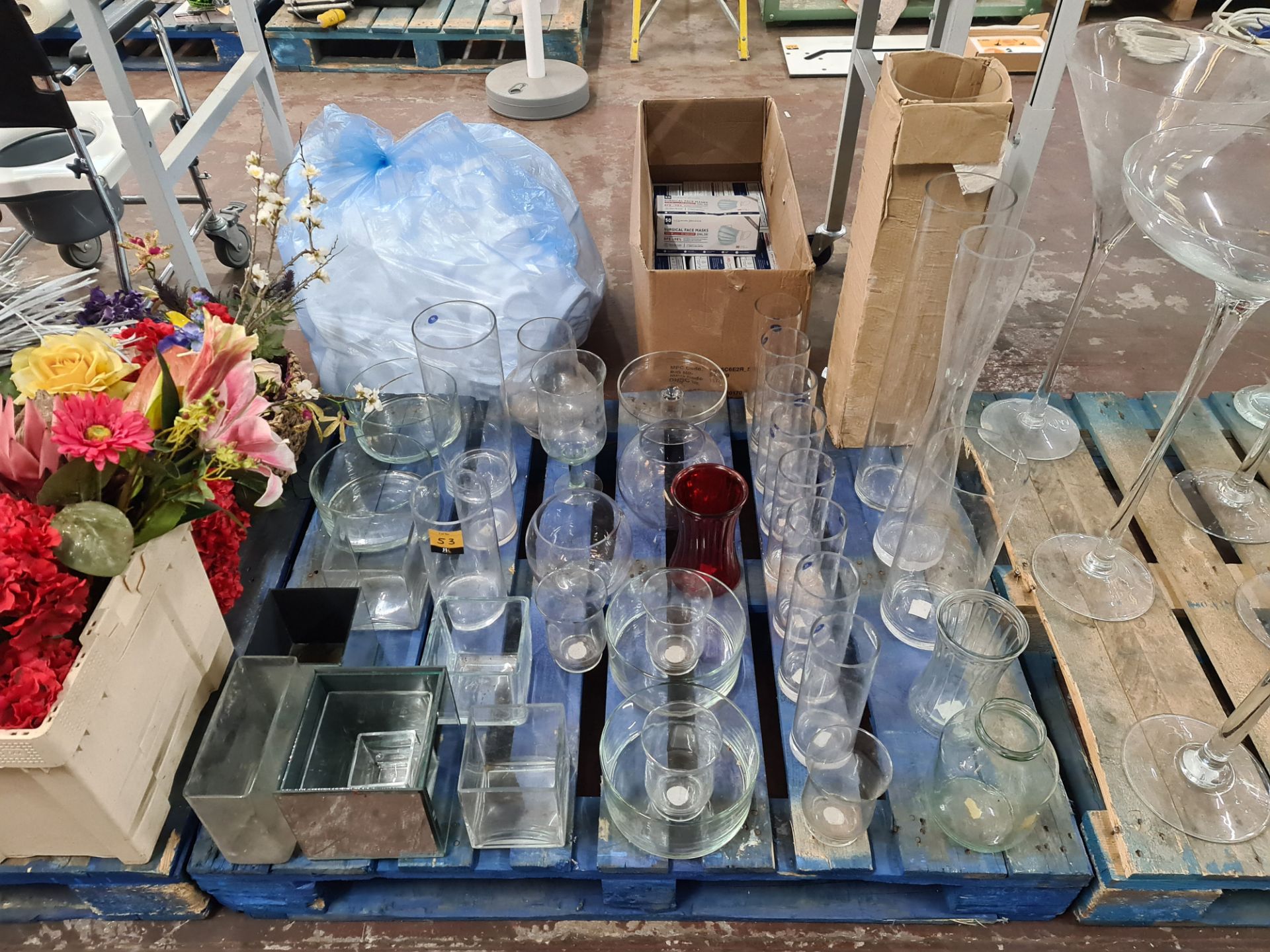 The contents of a pallet of primarily glass vases - pallet excluded