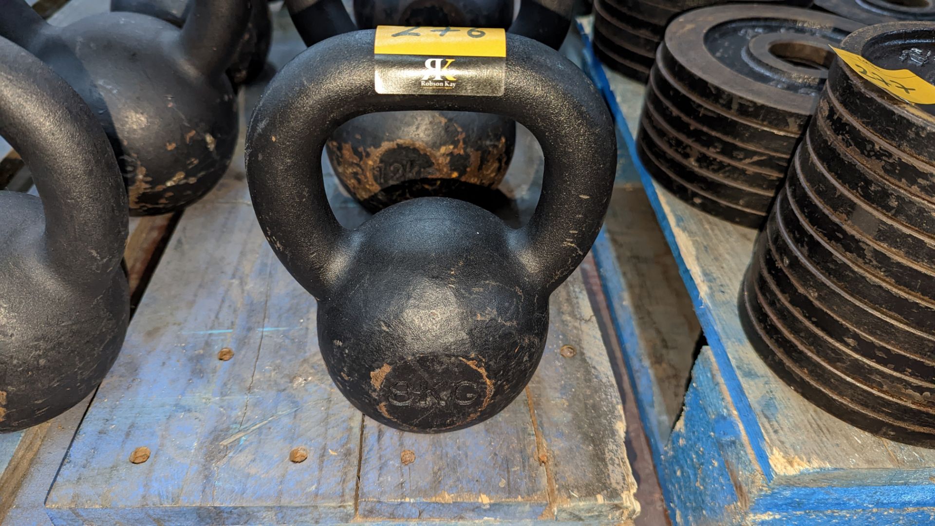 5 off kettlebells - 1 x 8kg, 1 x 12kg, 1 x 16kg, 1 x 20kg and 1 x 24kg - Image 4 of 8