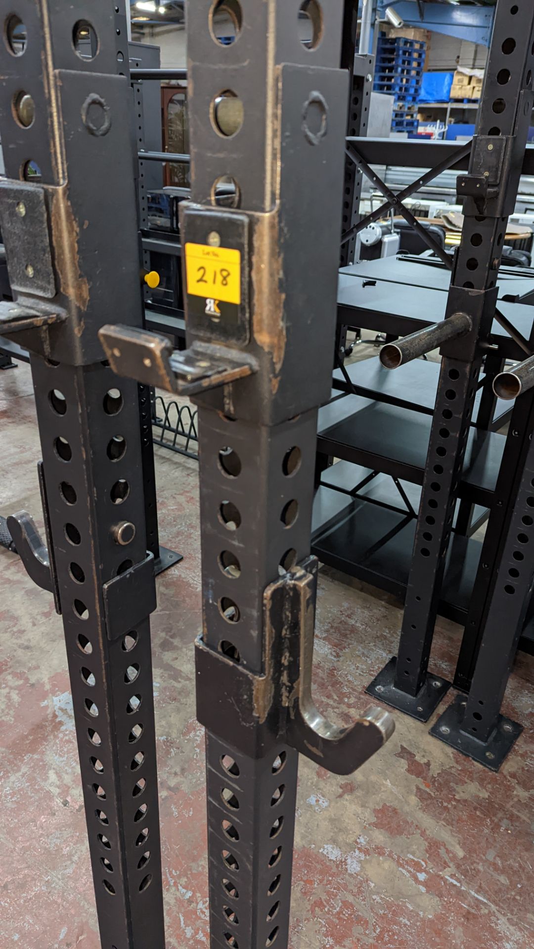 Power Rack comprising four vertical supports (each approximately 250 cms tall), four horizontal rods - Image 4 of 7