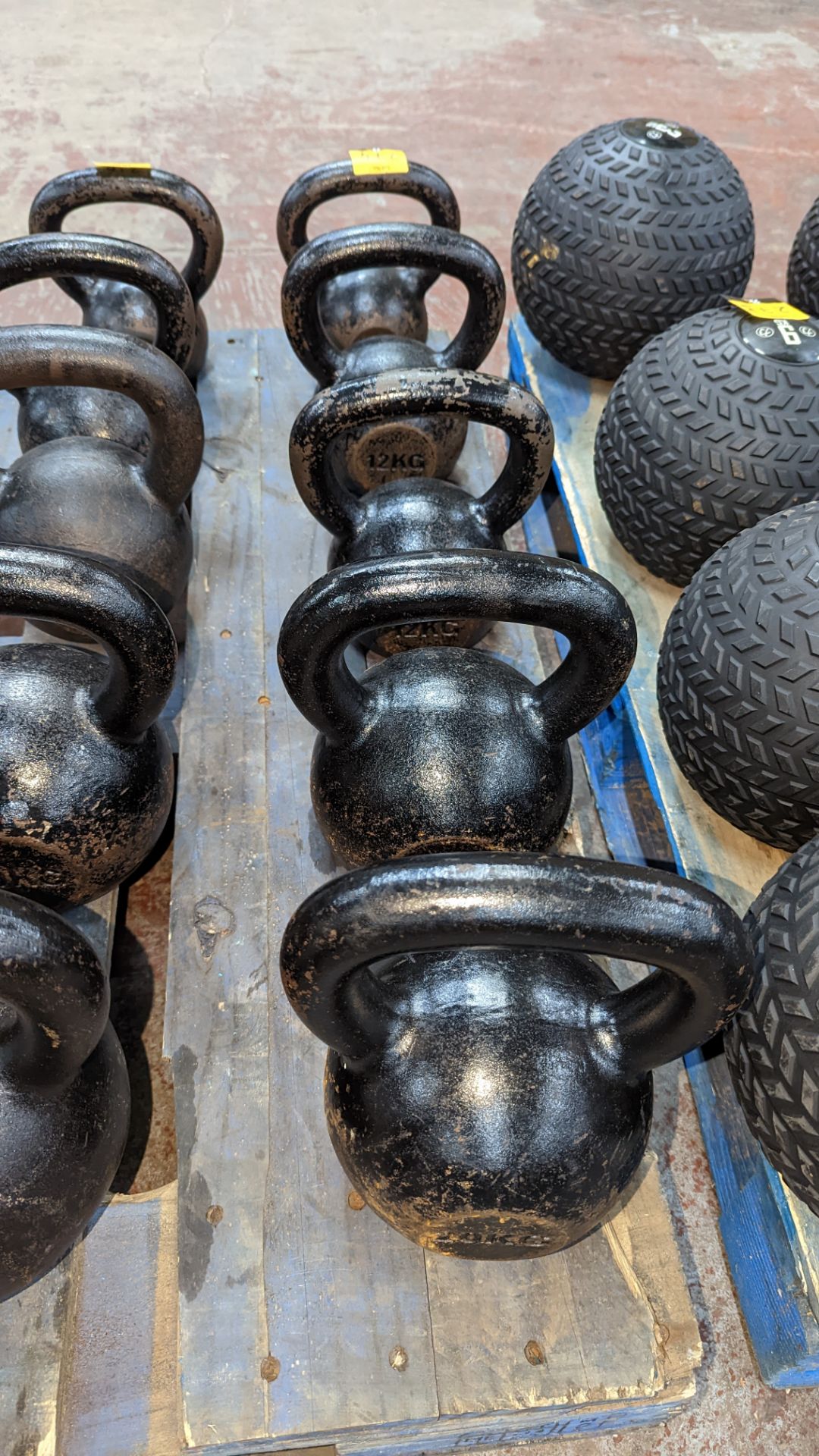 5 off Wolverson kettlebells - this lot comprises 2 x 20kg, 2 x 12kg and 1 x 8kg - Image 5 of 10