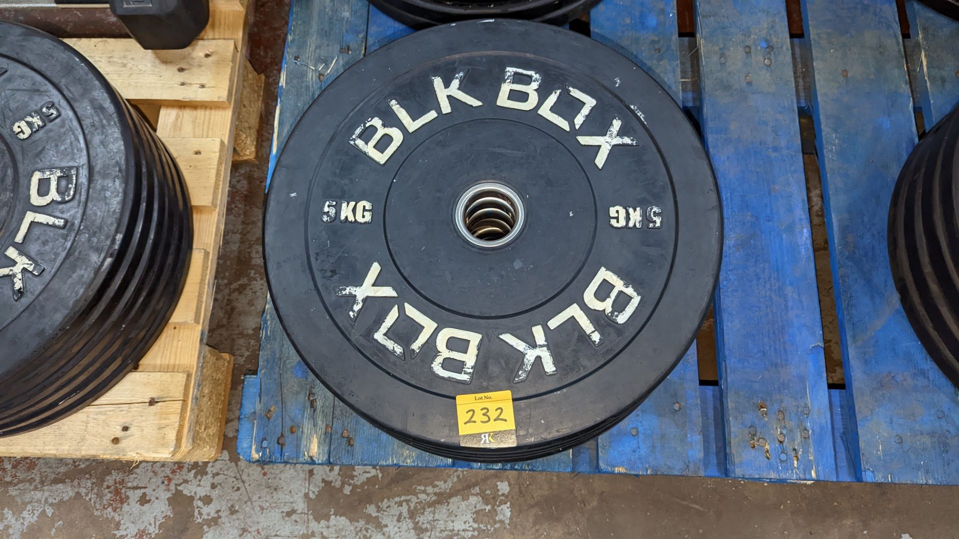 6 off BLKBOX 5kg rubberised Olympic plates - Image 3 of 3