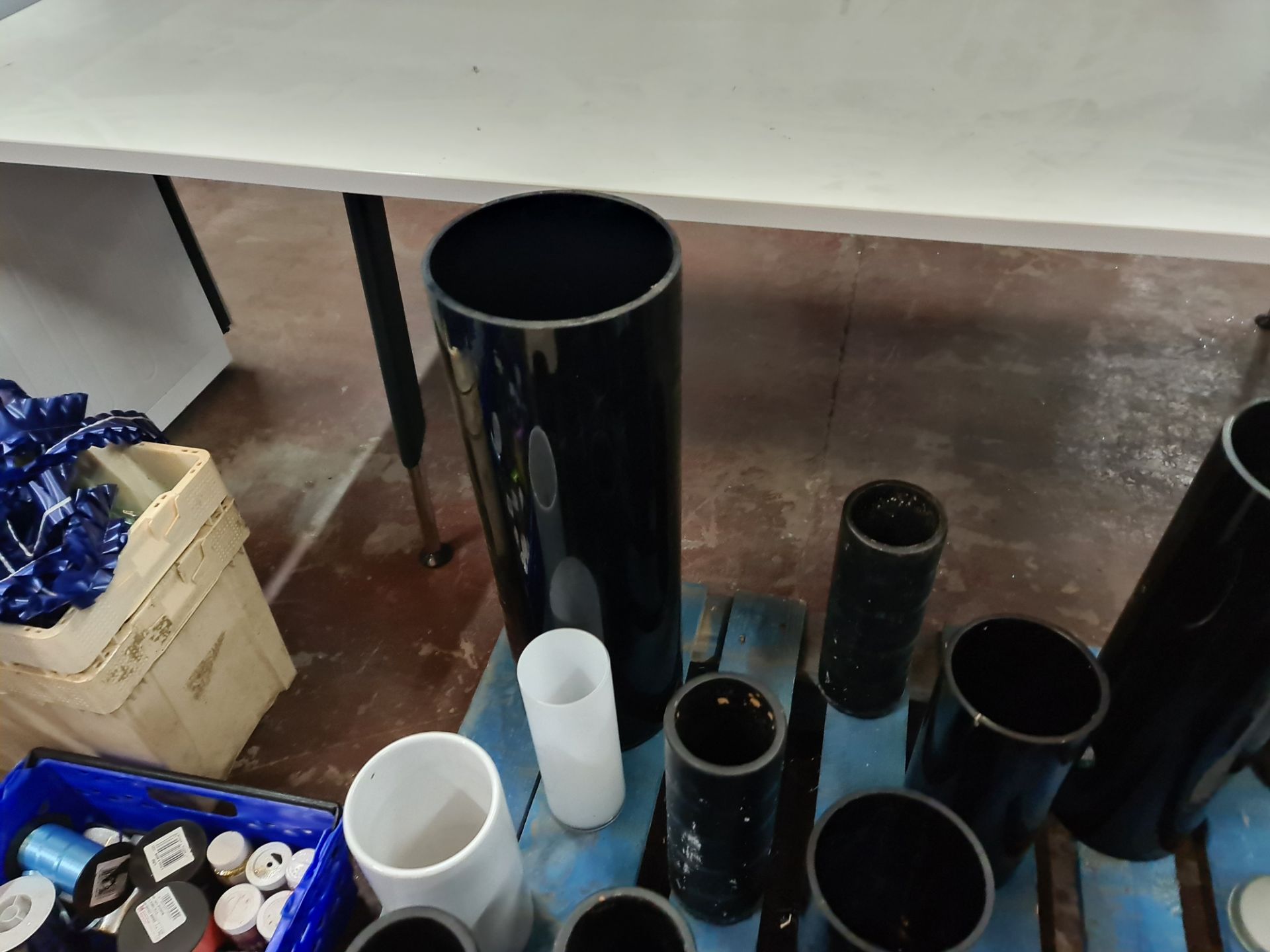 Quantity of glass and ceramic vases in black, white and clear finishes - the contents of a pallet - - Image 6 of 7