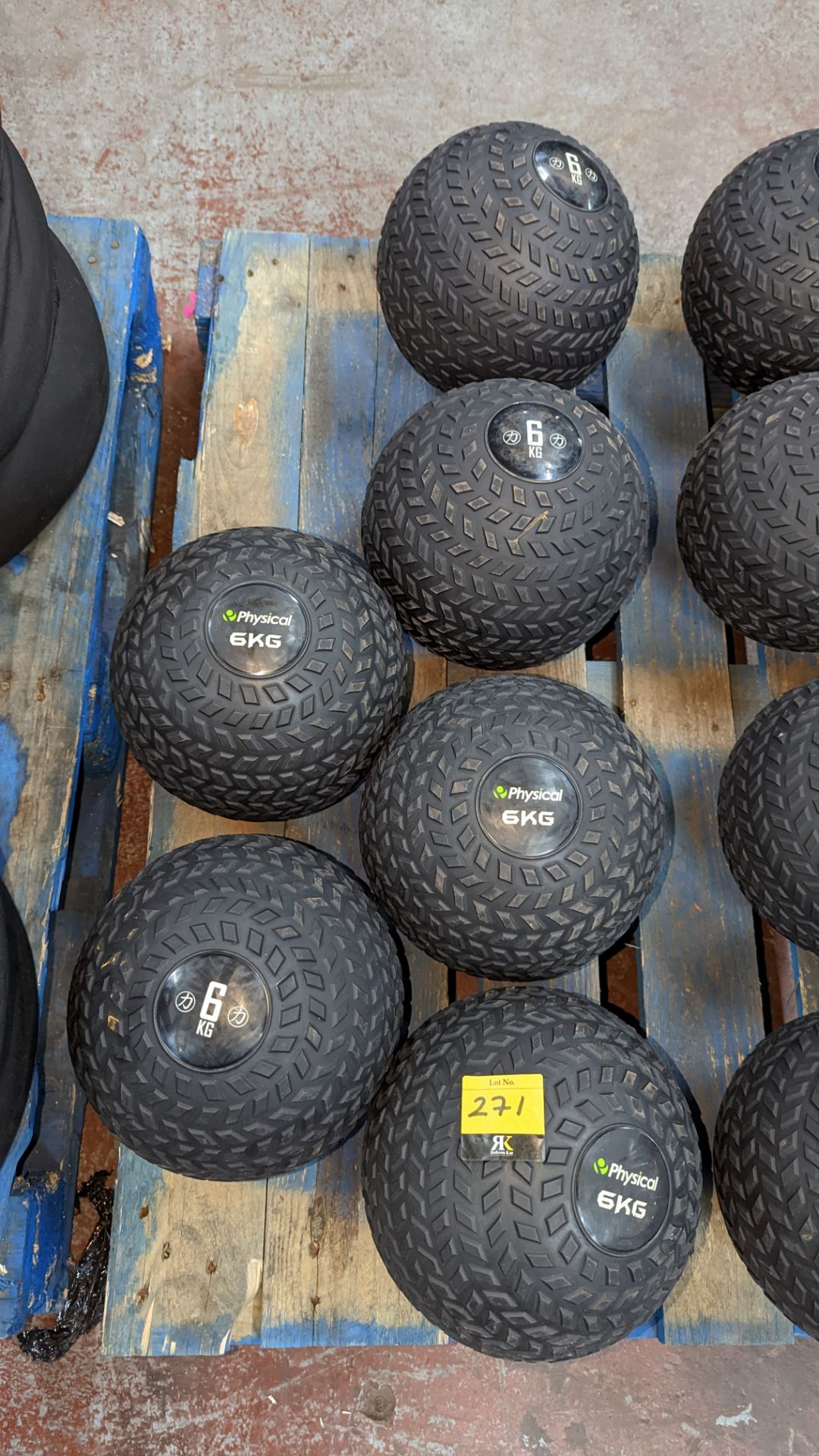 6 off weighted rubber balls, each weighing 6kg - Image 2 of 5