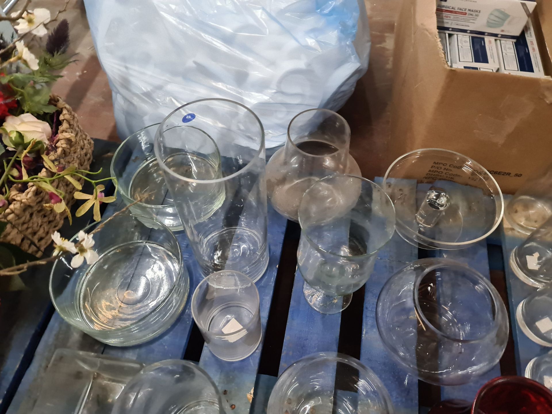 The contents of a pallet of primarily glass vases - pallet excluded - Image 6 of 7