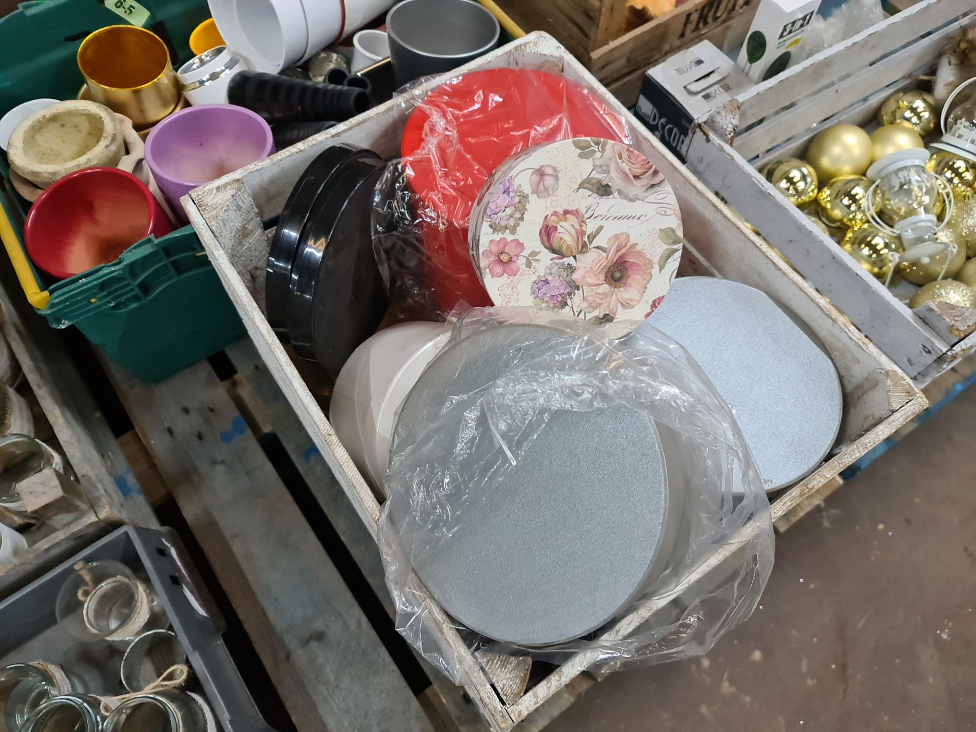 The contents of a pallet of decorative jars, gift boxes, plant pots and more - plastic crate exclude - Image 5 of 5