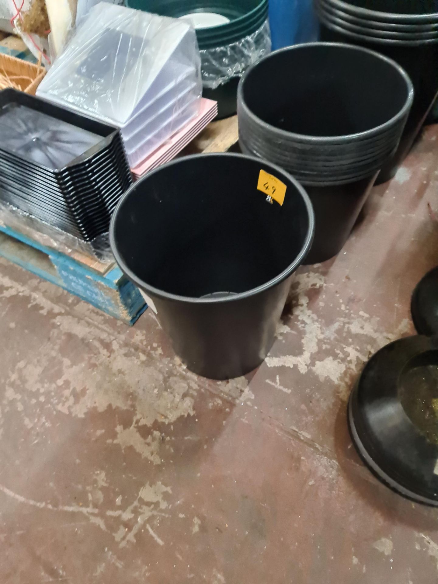 16 off assorted buckets - the contents of a row - Image 2 of 4