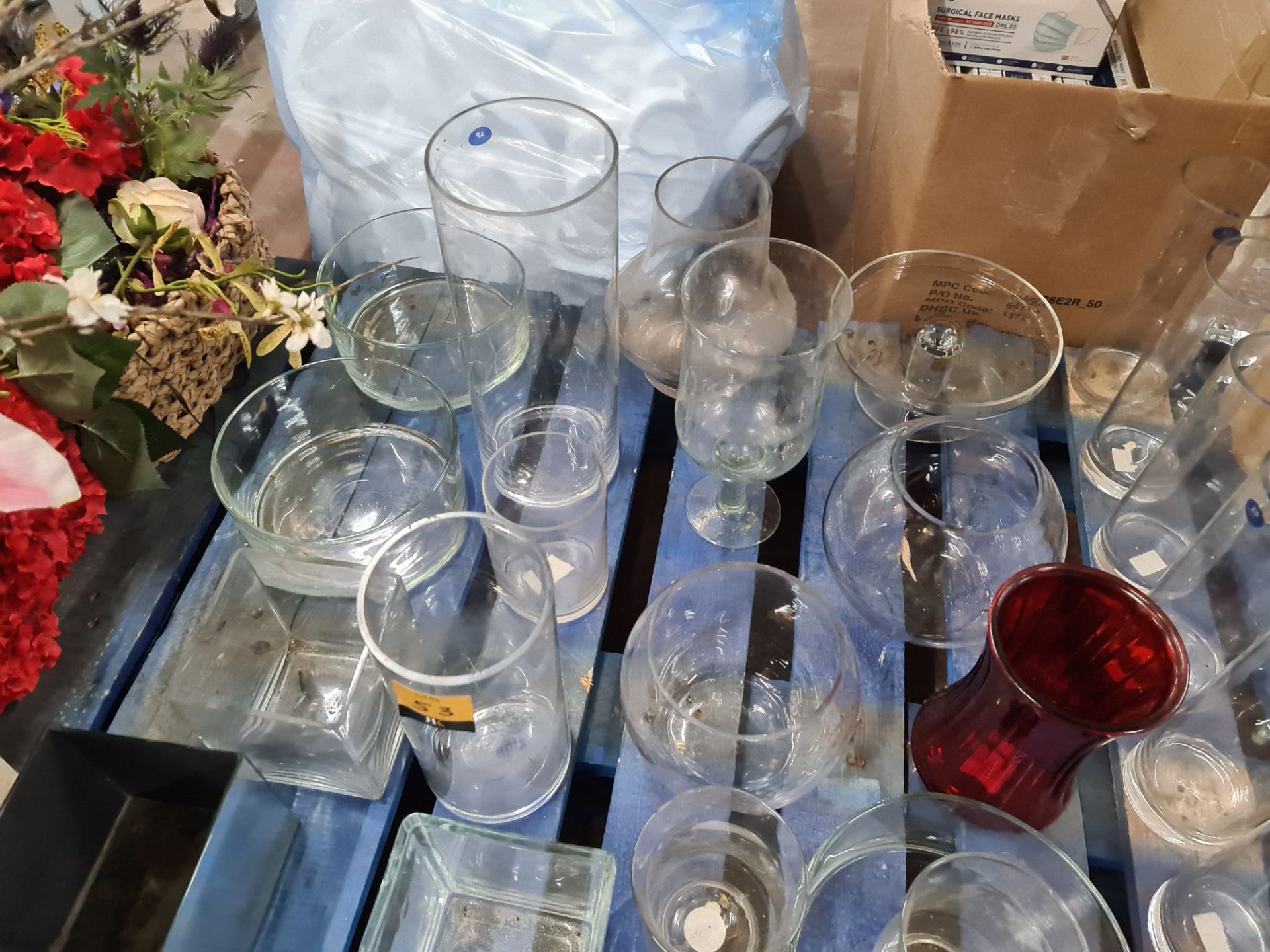 The contents of a pallet of primarily glass vases - pallet excluded - Image 5 of 7