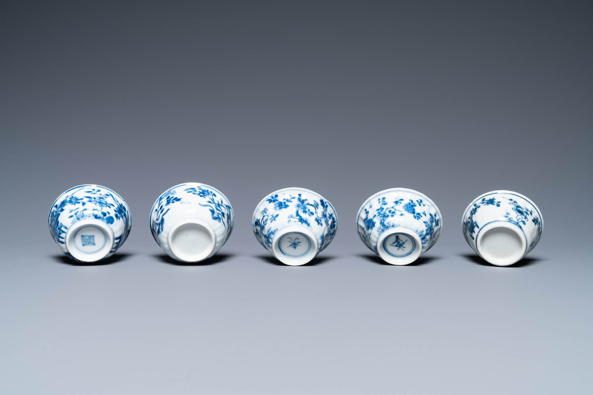 Ten Chinese blue and white saucers and nine cups, Kangxi - Image 9 of 11