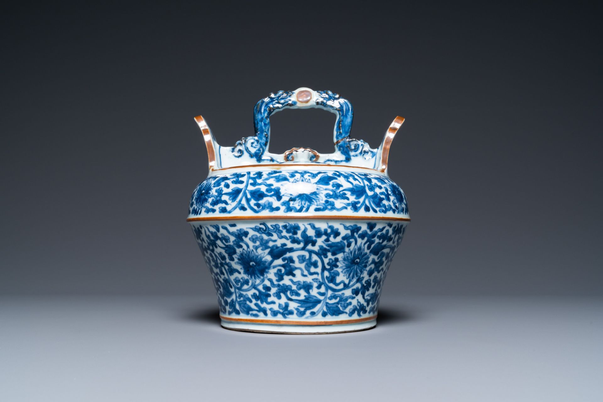 A Chinese blue and white lime pot for the Vietnamese market, Kangxi - Image 5 of 7