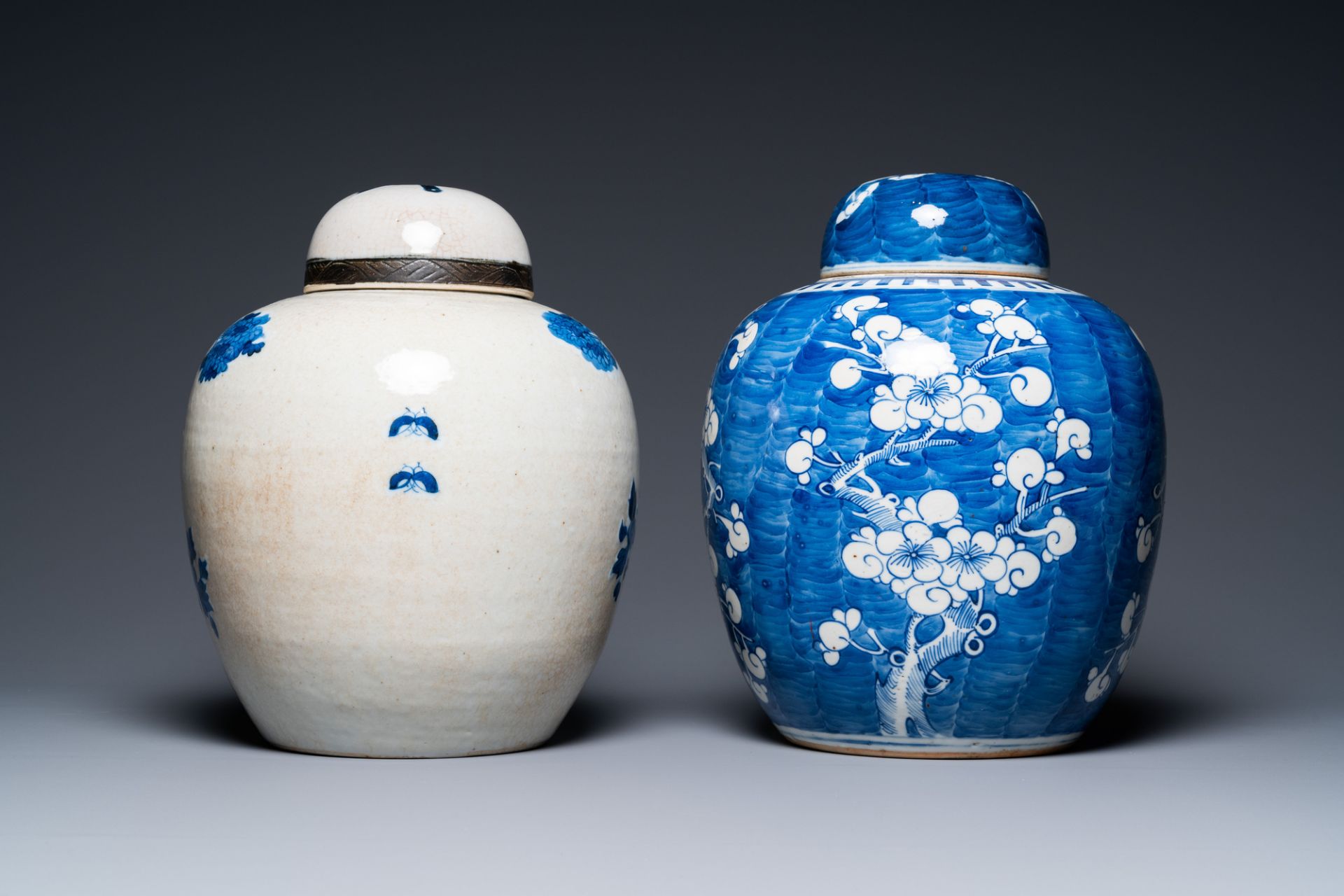 Five Chinese blue, white and famille verte vases, 19/20th C. - Image 12 of 15