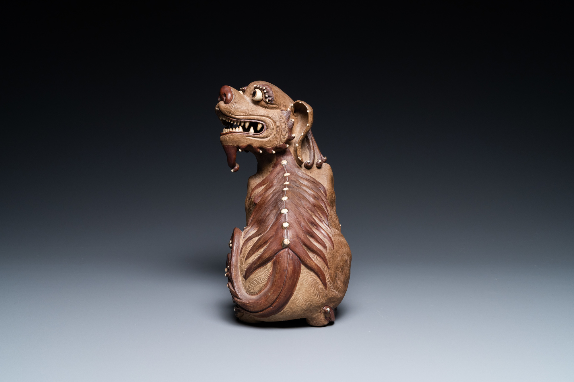 A Chinese Yixing stoneware dog on wooden stand, 19th C - Image 4 of 8