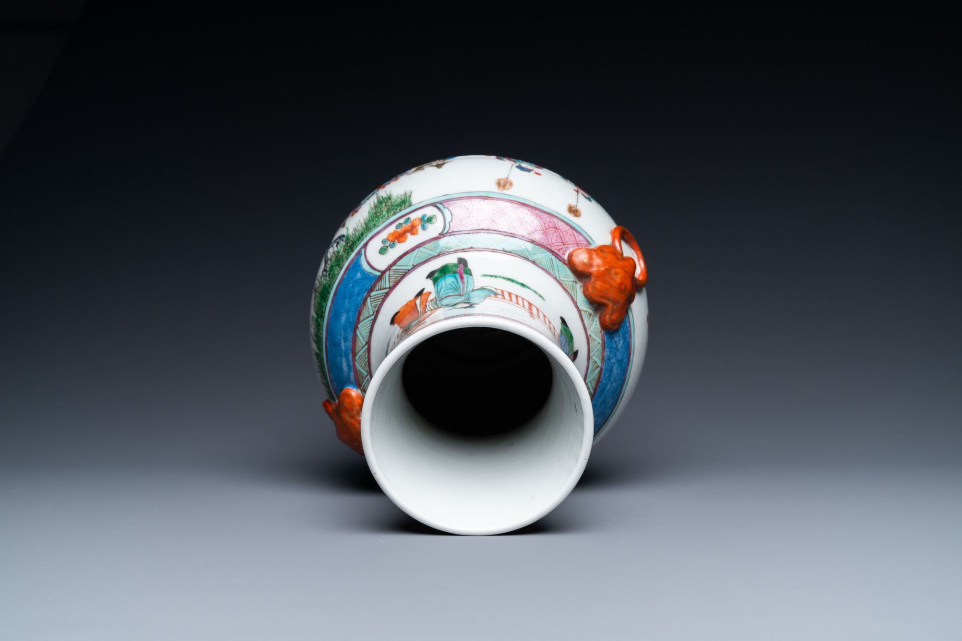 A Chinese famille rose vase with narrative design, 19/20th C. - Image 5 of 6