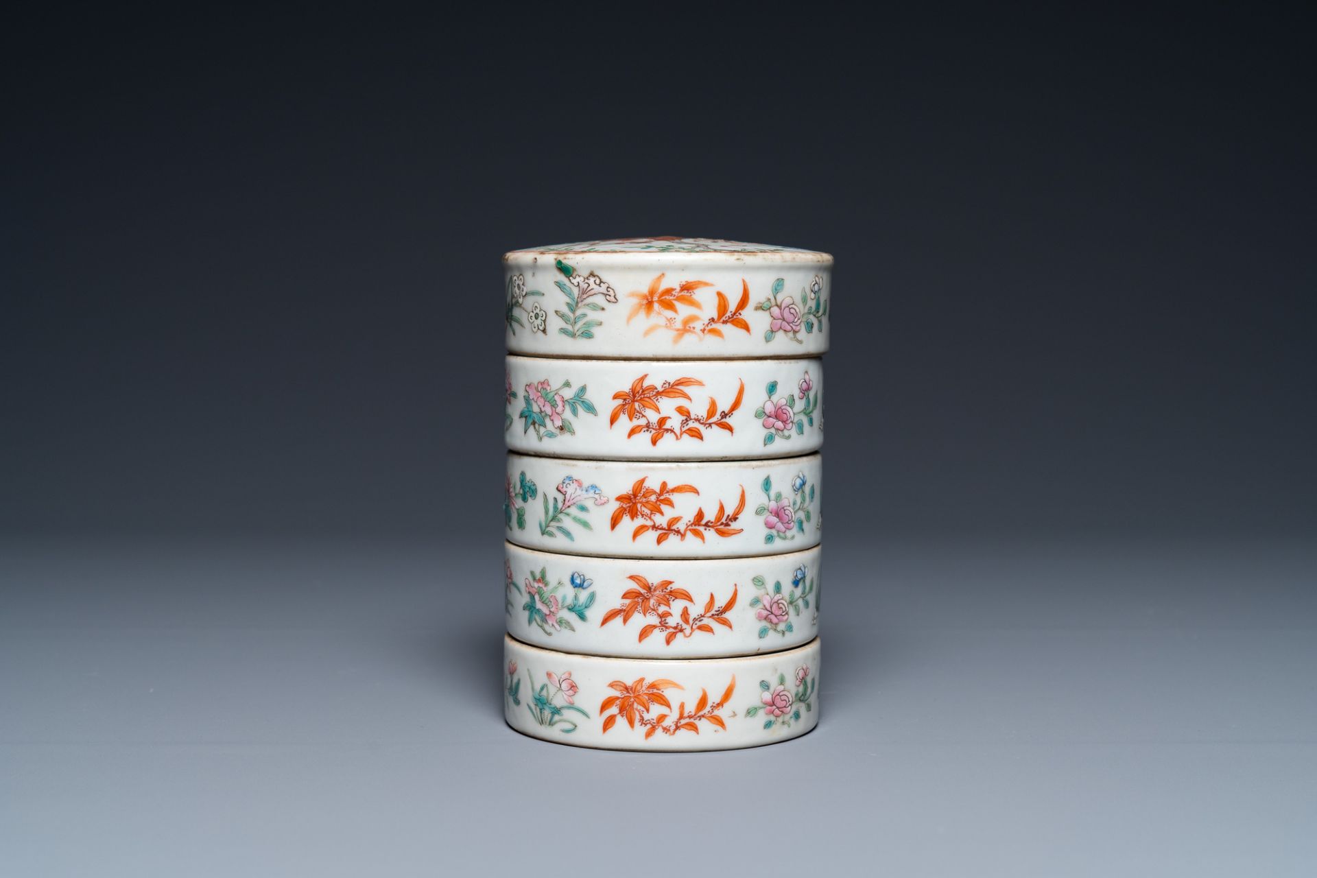 A Chinese famille rose five-piece stacking box, Jiaqing - Image 6 of 8
